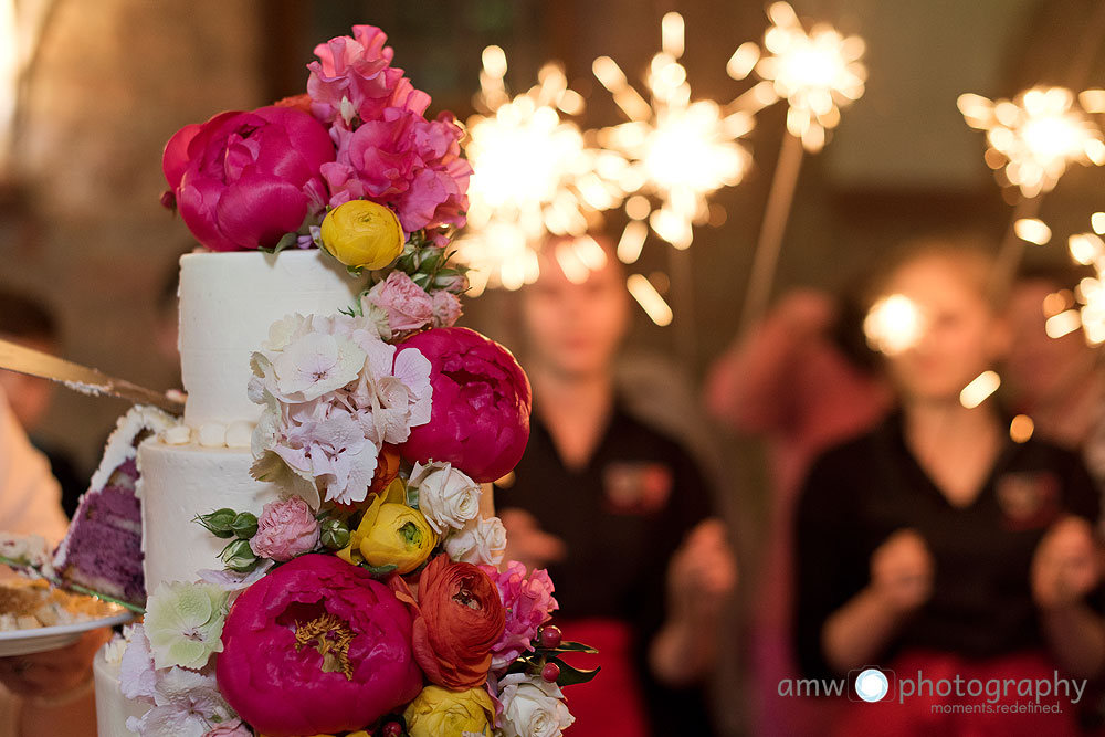 tipps für verliebte Hochzeitstorte Wunderkerzen Hochzeit