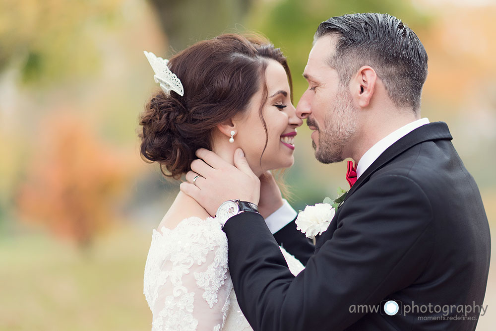 Schloss Philippsruhe Hochzeit hochzeitsfotografie Brautpaar kuss