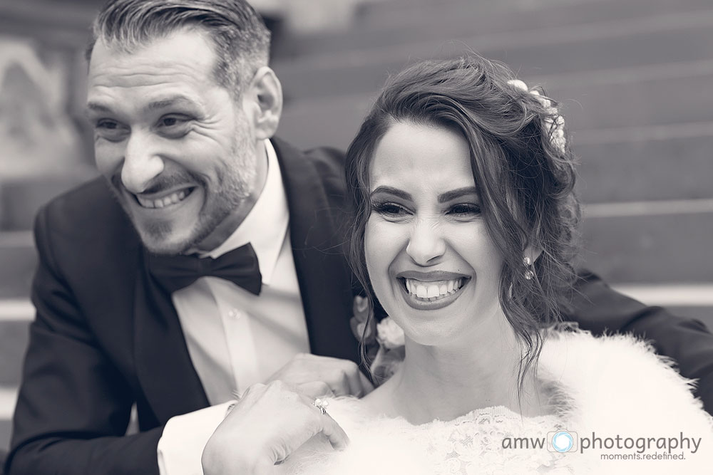 Brautpaar lachen Fotografie Schloss Philippsruhe Hochzeit hochzeitsfotografie
