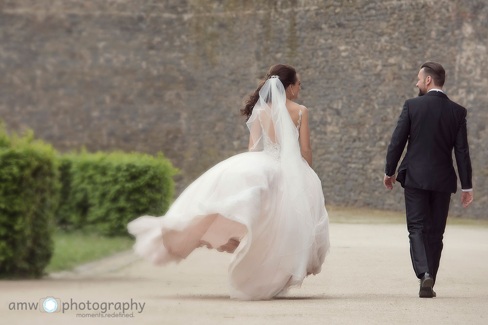 hochzeitsfotografie Hanau Hochzeit nidderau Brautpaar wind