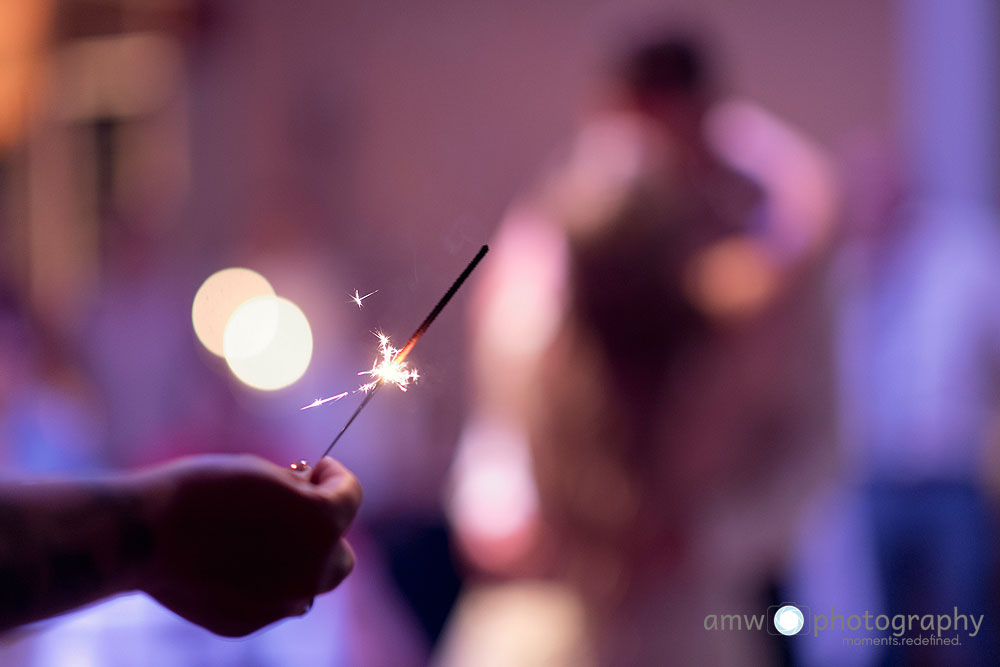 wunderkerzen hochzeitstanz brautpaar zum wilden mann grebenhain hochzeitsfotograf