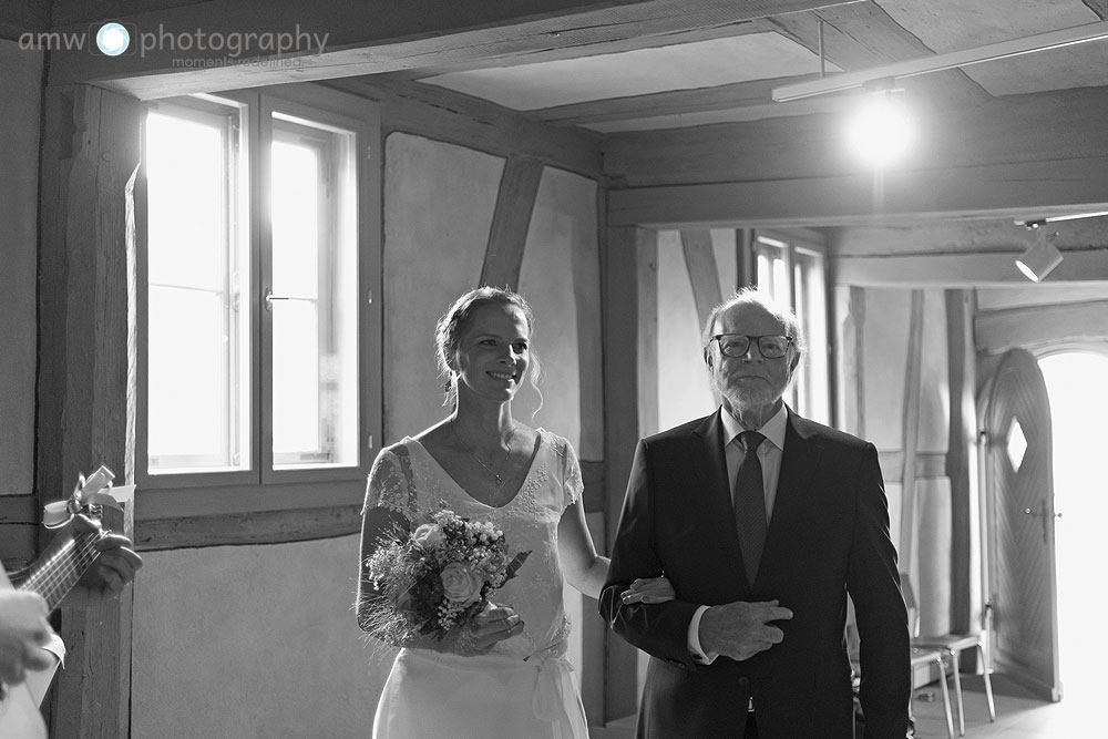 brautpaarbilder hochzeit hubertushof eschau hochzeitsfotografin braut und vater