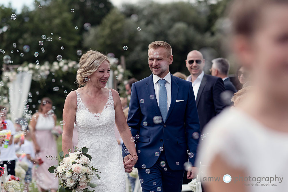 hochzeit langenselbold obermühle fotograf freie trauung katrin bausewein seifenblasen