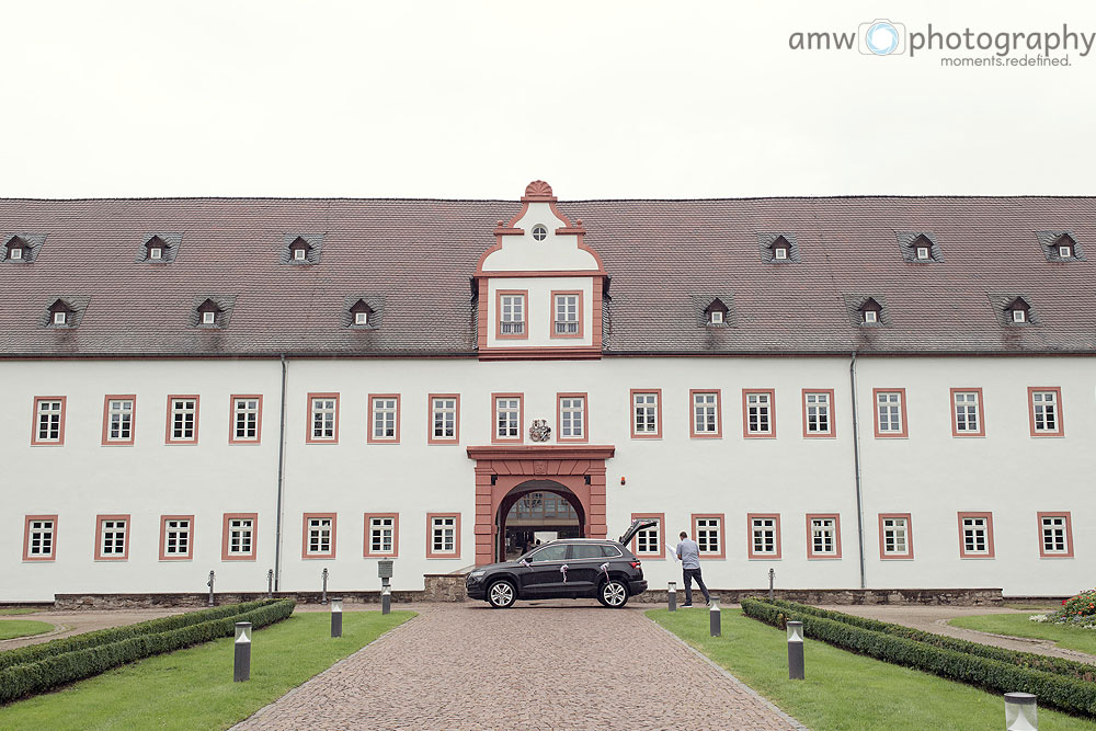 erster blick schloss heusenstamm brautpaarbilder brautpaarshooting im regen hochzeitsfotografin