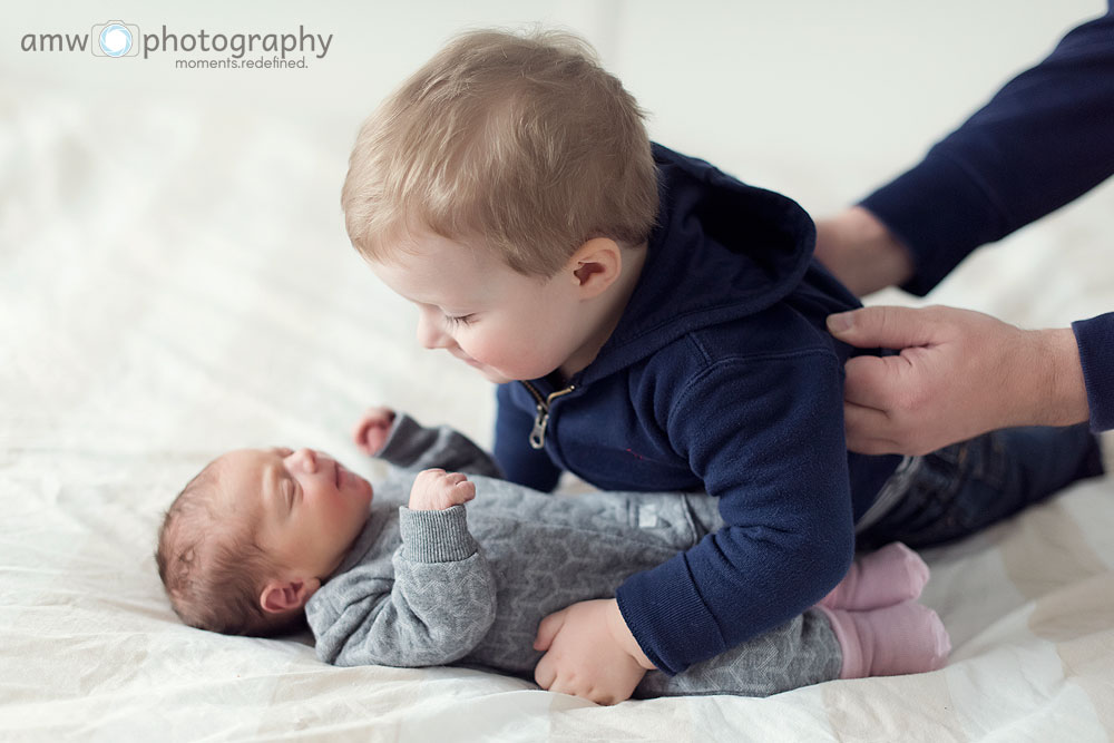 Für Familien | Geschwister beim Neugeborenenshooting