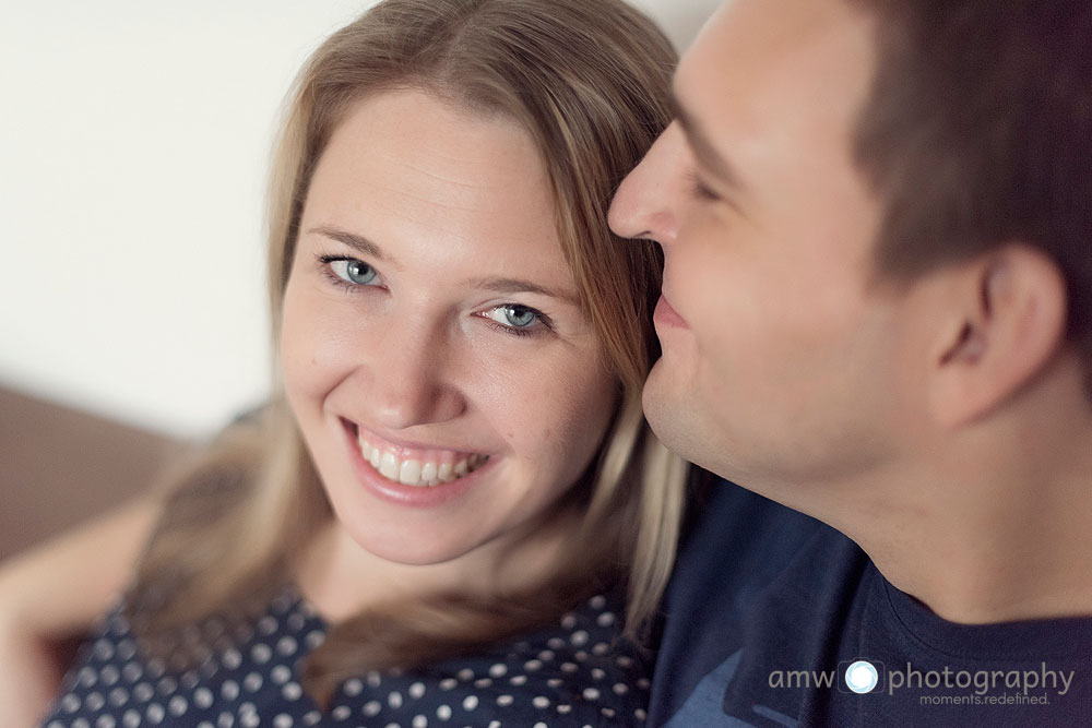 homestory engagement shooting bilder paarbilder fotograf nidderau frankfurt hochzeitsfotografin hanau bad vilbel