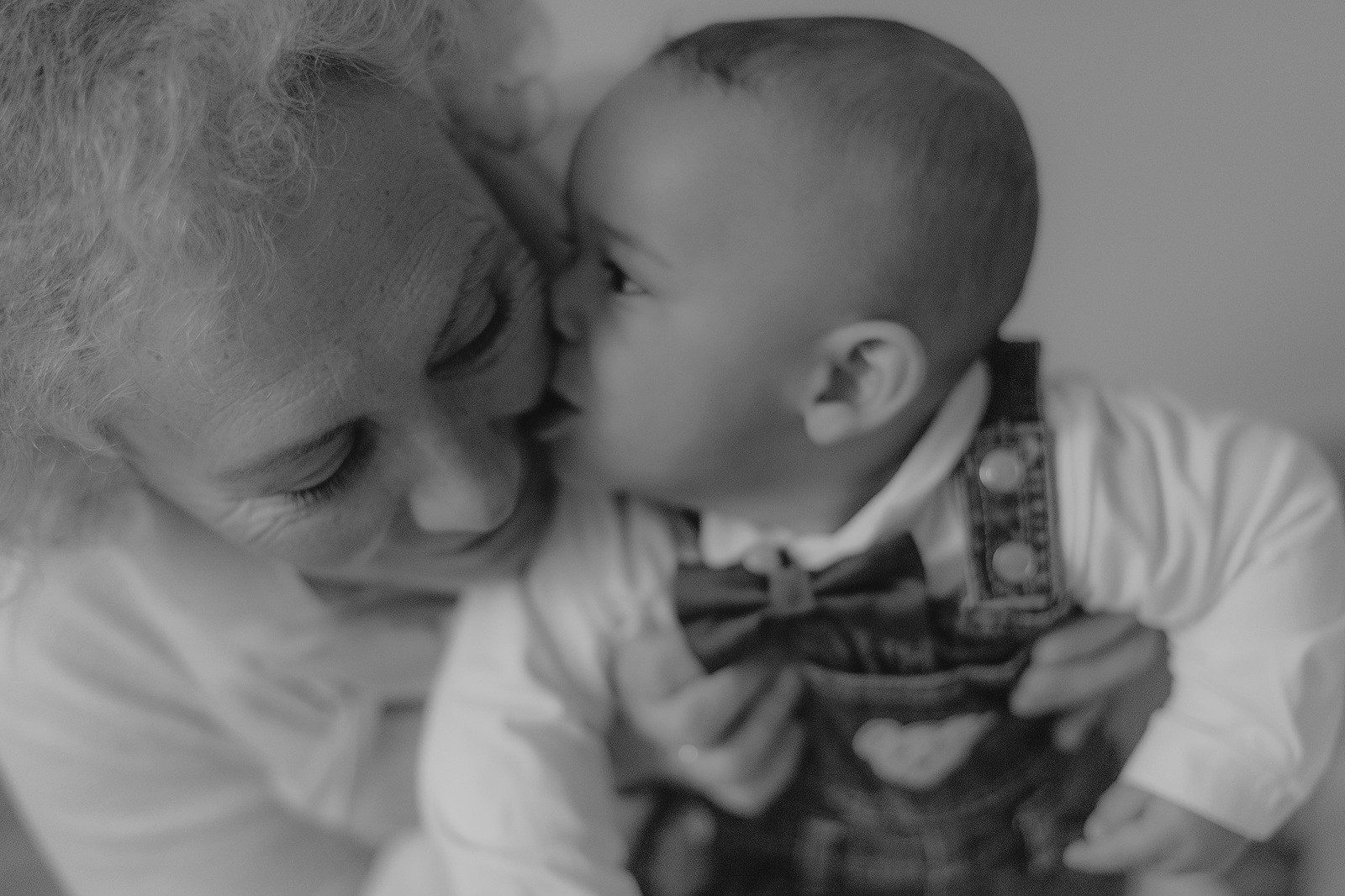 kinderfotograf nidderau babfotografin frankfurt babybilder kinderbilder fotografieren hessen neugeborenenbilder familienbilder bilder mit oma