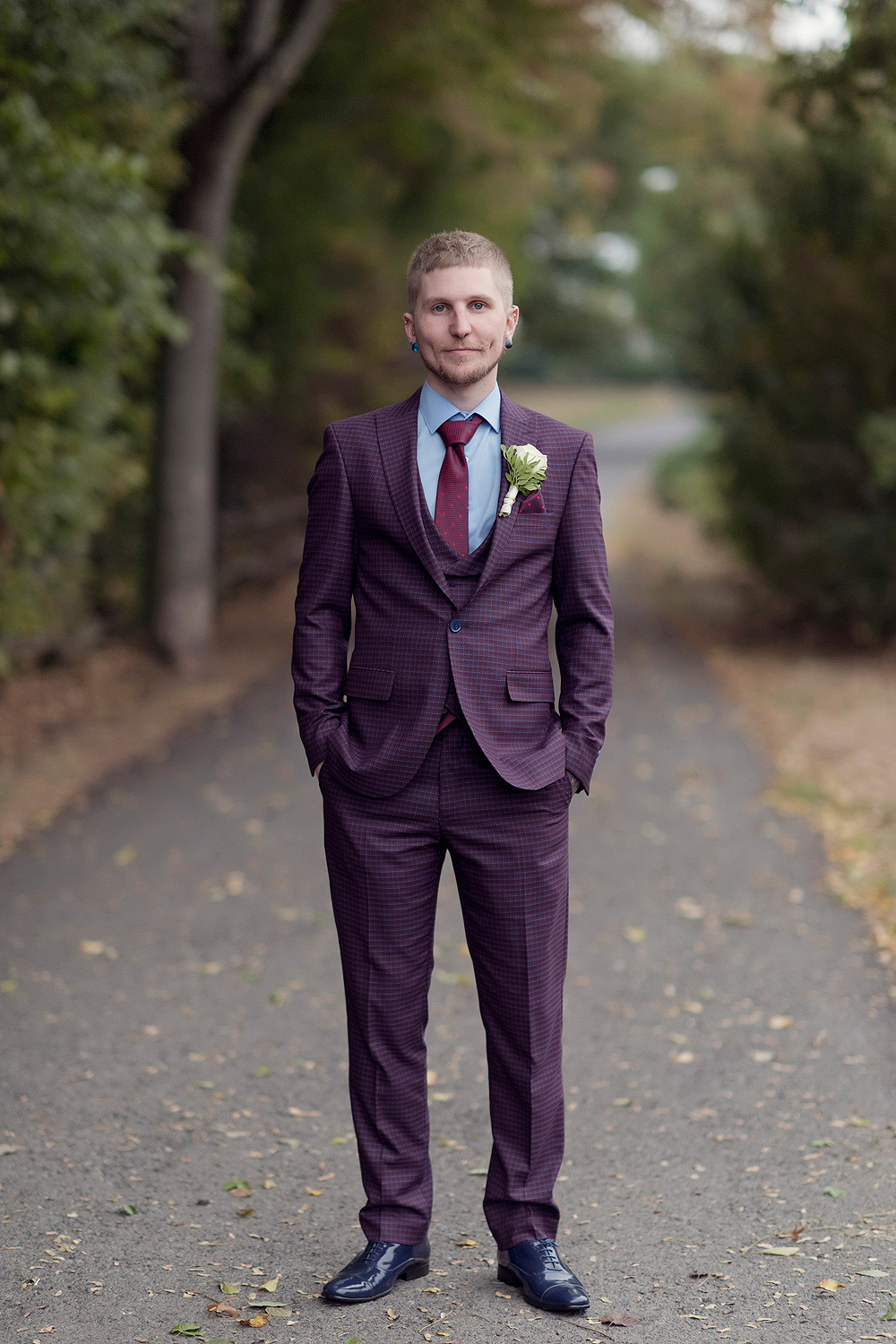 team Brautpaar Tipps für Verliebte von einer hochzeitsfotografin in frankfurt am main hessen nidderau fotograf hanau bruchköbel bunte socken zum hochzeitsanzug mit turnschuhen