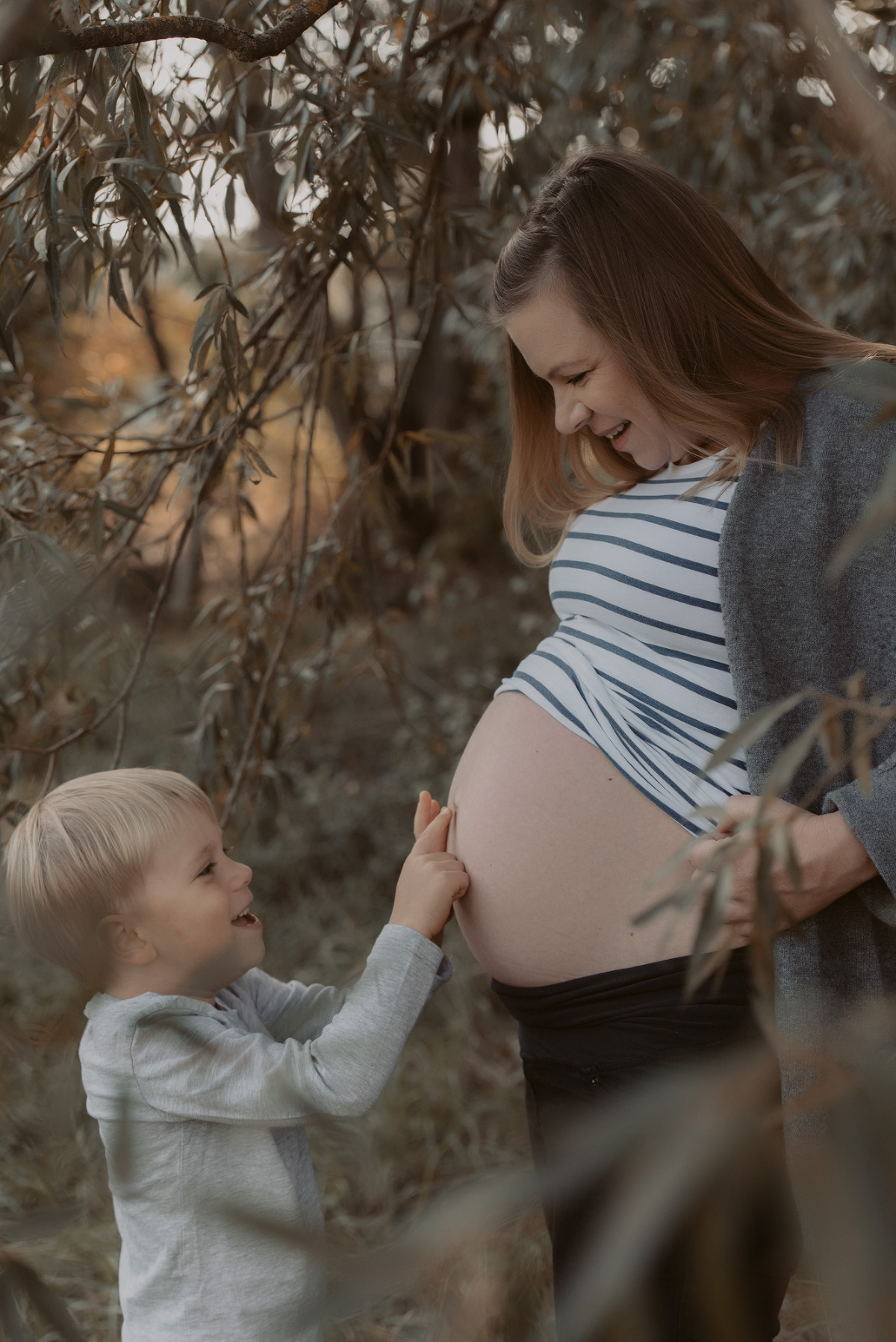 kinderfotograf nidderau babfotografin frankfurt babybilder kinderbilder fotografieren hessen neugeborenenbilder familienbilder bauchbilder schwangerenfotografie wunder im bauch werdende mama
