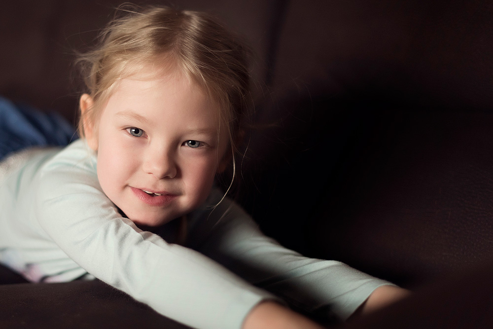 kinderfotografin in frankfurt fotoshooting macht spaß tiere beim fotografieren kind und katze