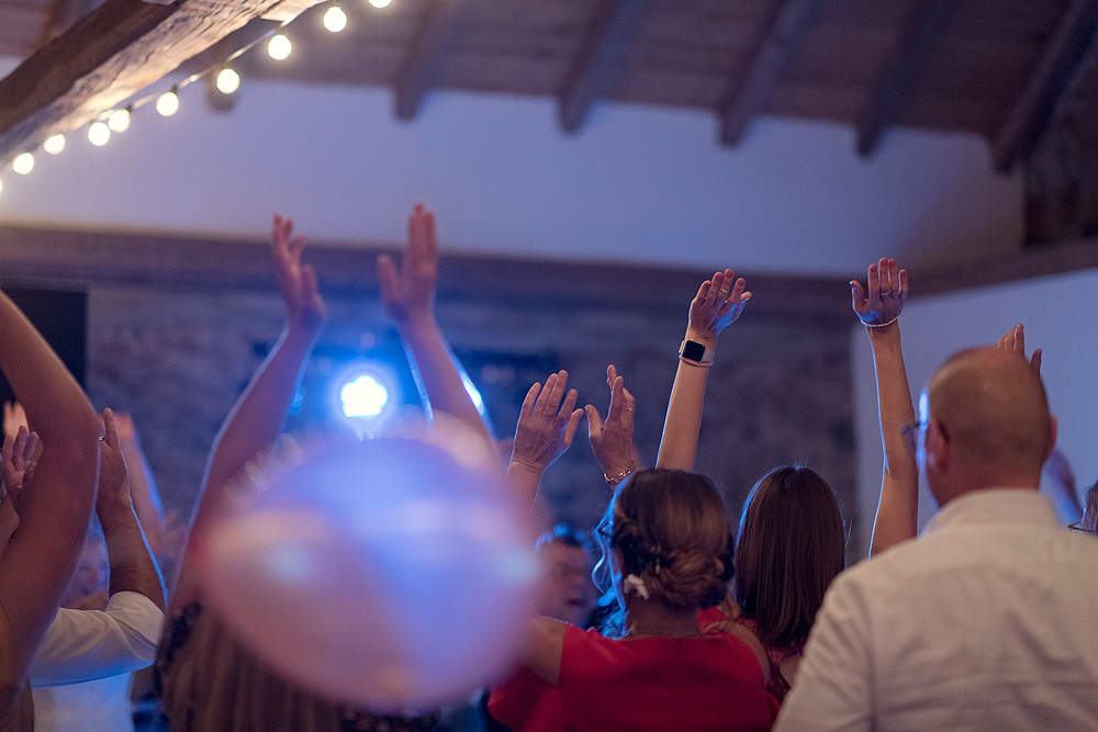 hochzeitstanz tanzen hochzeit heiraten in frankfurt hessen hochzeitsfotograf tipps für den tanz konfettikanone hochzeitslocation party feiern