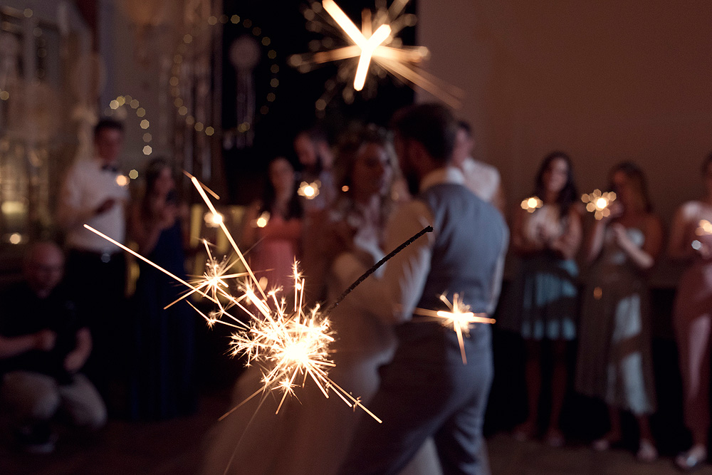 wunderkerzen hochzeitstanz tanzen hochzeit heiraten in frankfurt hessen hochzeitsfotograf tipps für den tanz konfettikanone hochzeitslocation