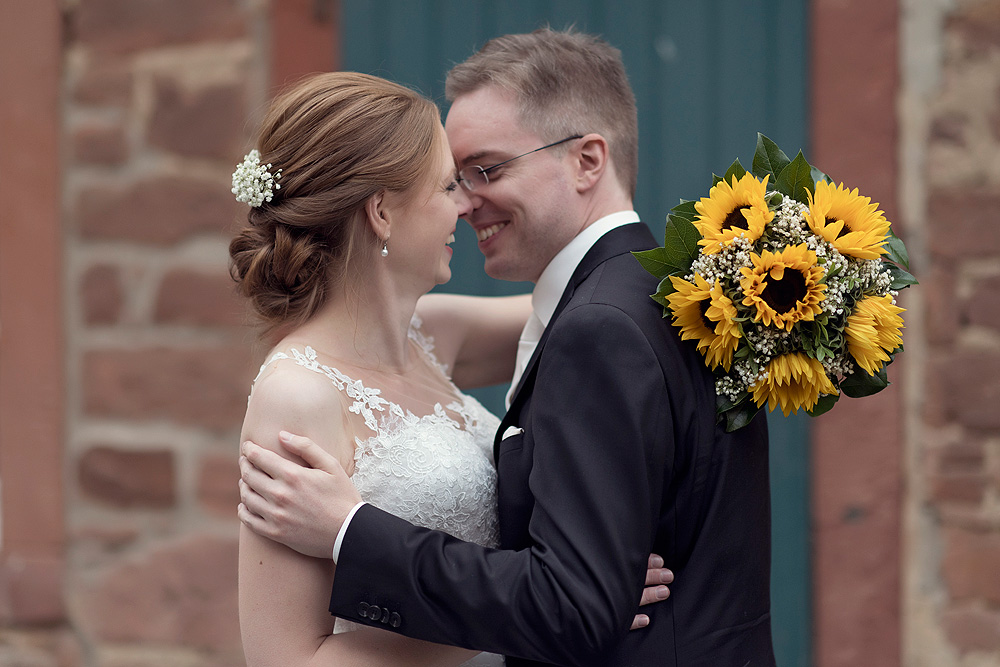 hochzeit fotografieren brautstrauss blumen für die braut fotografin hessen frankfurt hanau bilder nidderau hochzeitslocation hühnerhof gründau