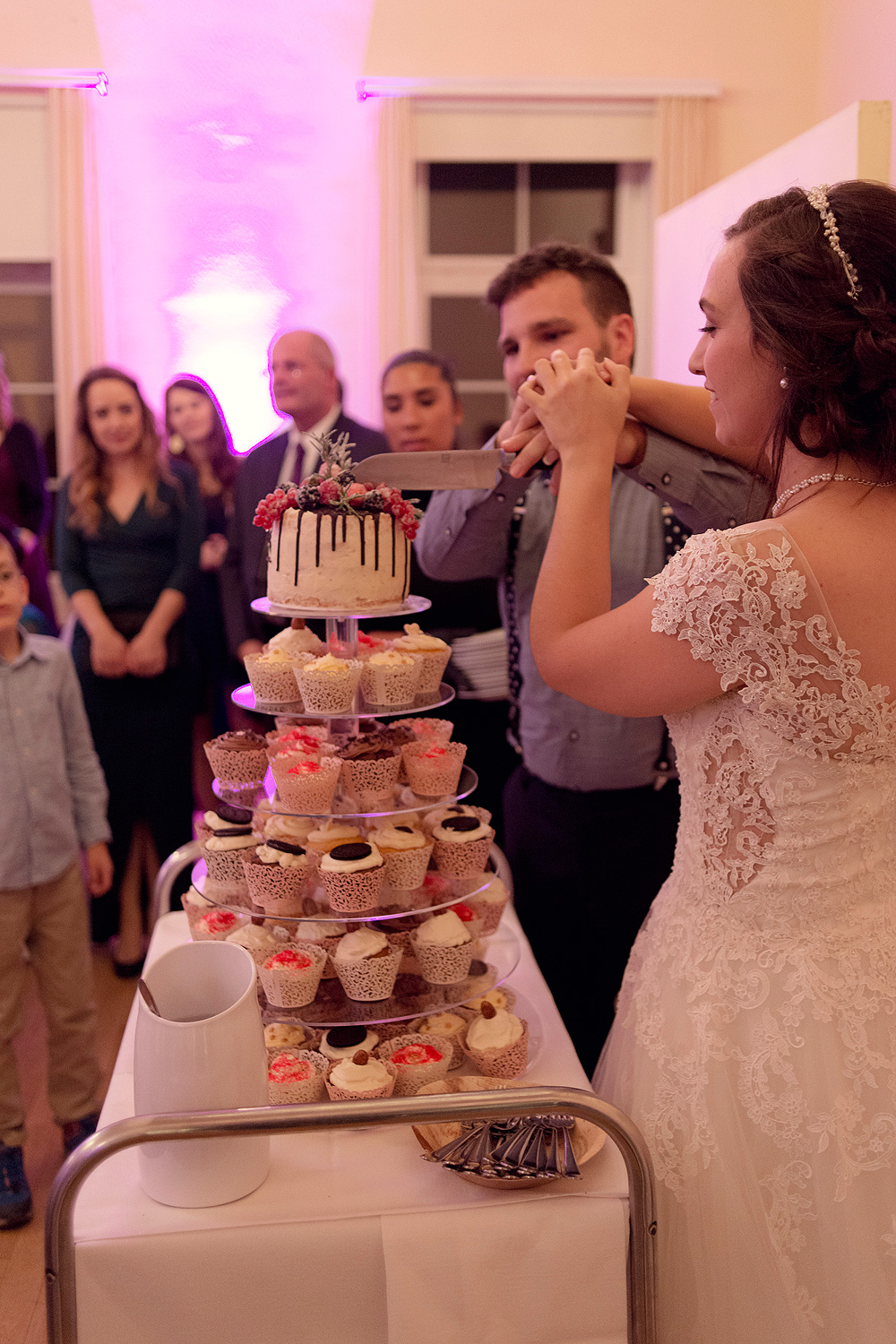 hochheimer terrassen taunus cupcakes hochzeitstorte anschneiden brauch hochzeitsfotograf frankfurt heiraten freie trauung standesamt hochzeitslocation