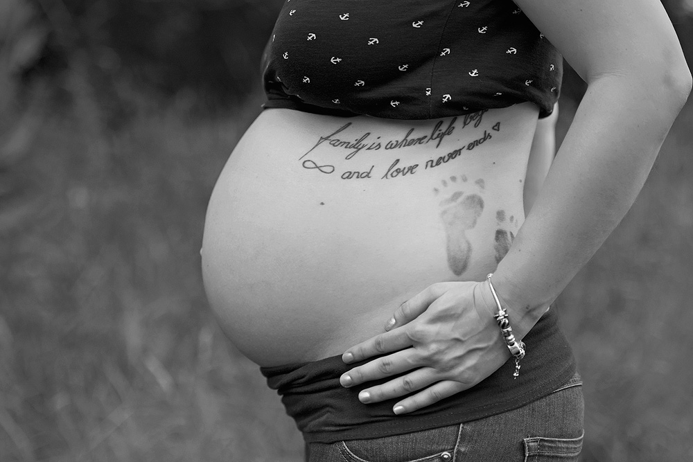 bauch mit tattoo fotografie in corona zeiten maske bauchbilder schwanger fotografie nidderau frankfurt hessen