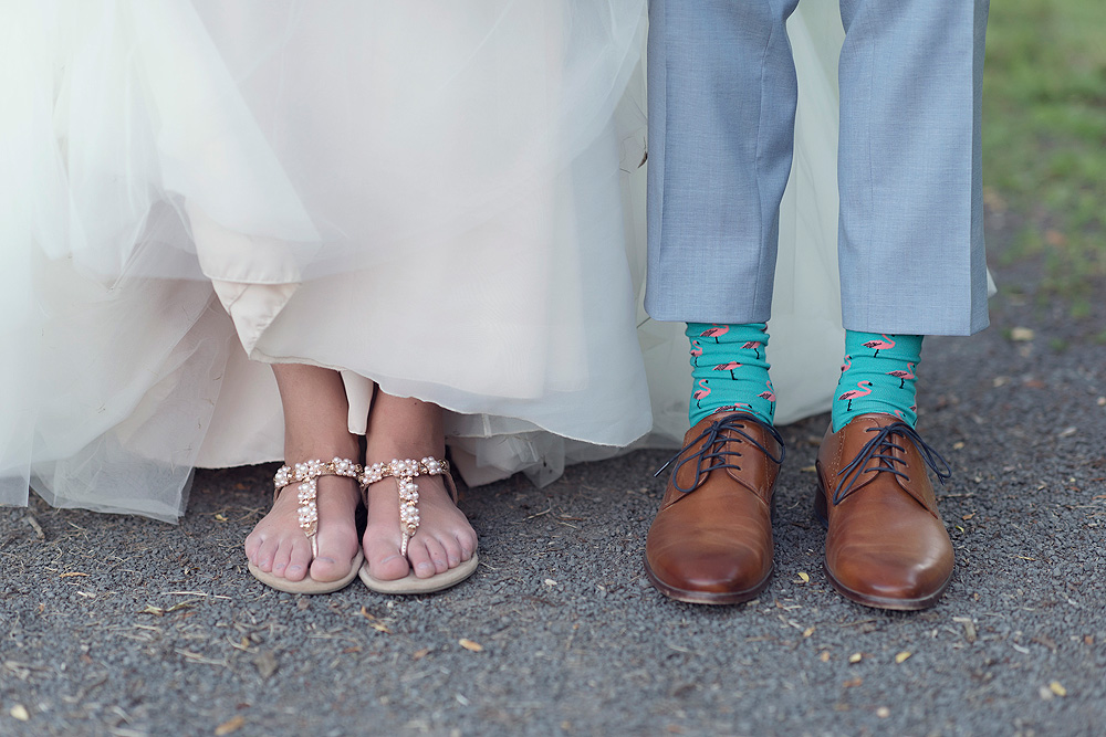 flamingosocken bräutigam coole braut kurpark nidda hochzeitslocation brautkleid hochzeitstipps ratgeber heiraten hochzeitsfotografin frankfurt hessen fotograf nidderau