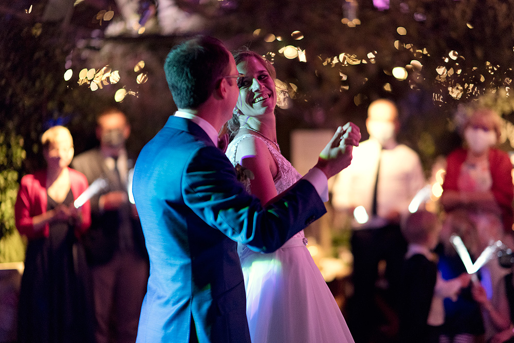 hochzeitstanz heiraten in frankfurt hochzeitslocation glashaus karben freie trauung standesamt brautpaar hochzeitsdeko 