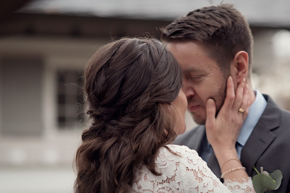 petrihaus hochzeit römer frankfurt hessen hochzeitsfotografin nidderau standesamt freie trauung corona coronahochzeit brautpaar mit maske heiraten 