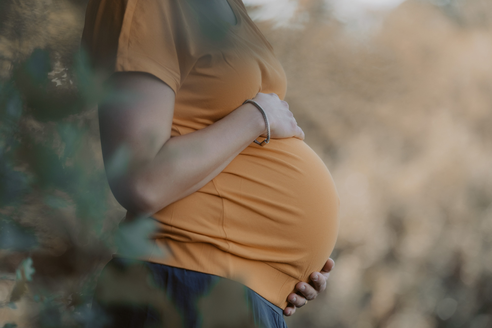 kinderfotograf nidderau babfotografin frankfurt babybilder kinderbilder fotografieren hessen neugeborenenbilder familienbilder bauchbilder schwangerenfotografie wunder im bauch werdende mama