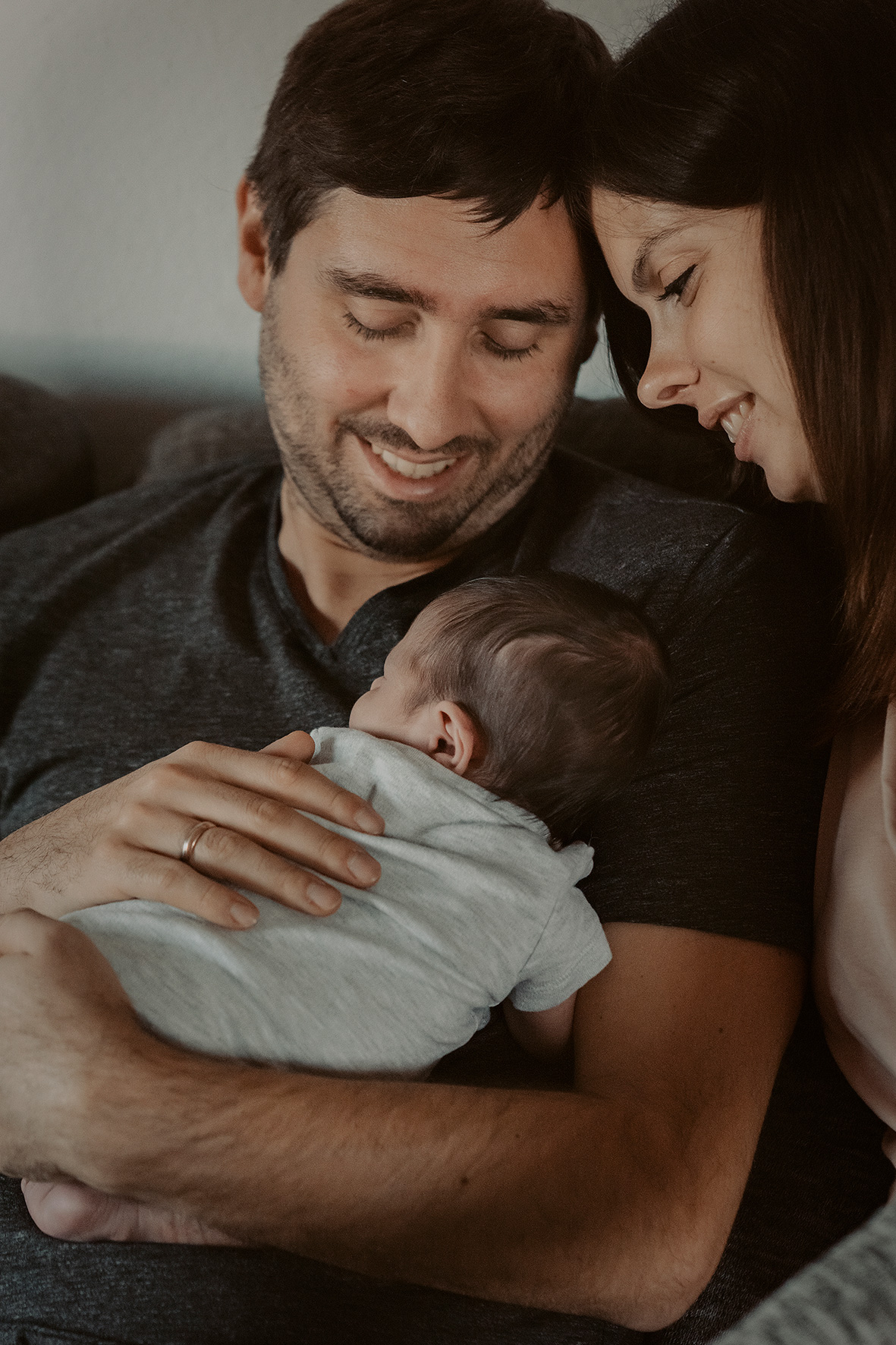 neugeborenes säugling babyfotos krankenhaus hessen hanau fotografin frankfurt kinderbilder familienmomente homestory