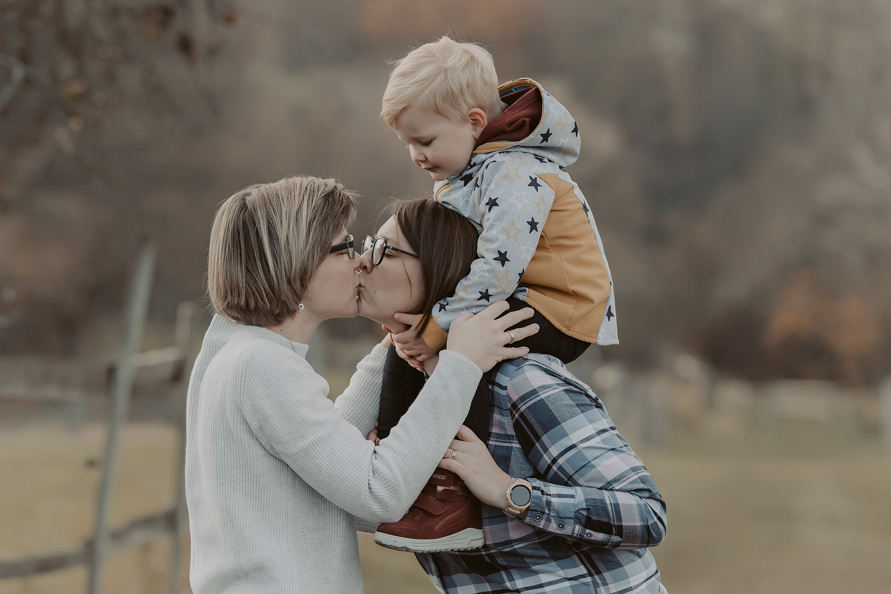 familienfotos hessen frankfurt nidderau fotografin hanau kinderbilder regenbogenfamilie zwei Mamas lesbisches paar