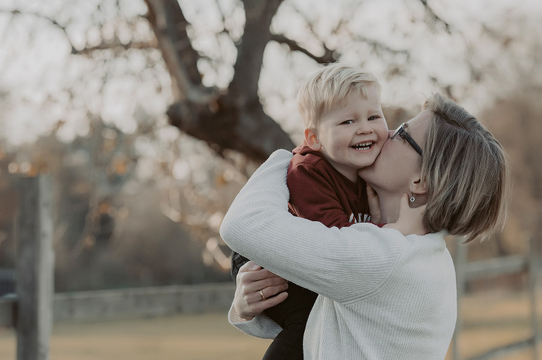 familienfotos hessen frankfurt nidderau fotografin hanau kinderbilder regenbogenfamilie zwei Mamas lesbisches paar