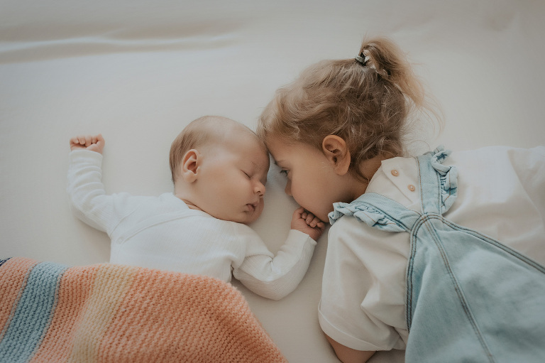 babybilder neugeborenenbilder nidderau wetterau main kinzig kreis frankfurt fotografin kinderfotograf geschwisterbilder natürliche neugeborenenfotografie
