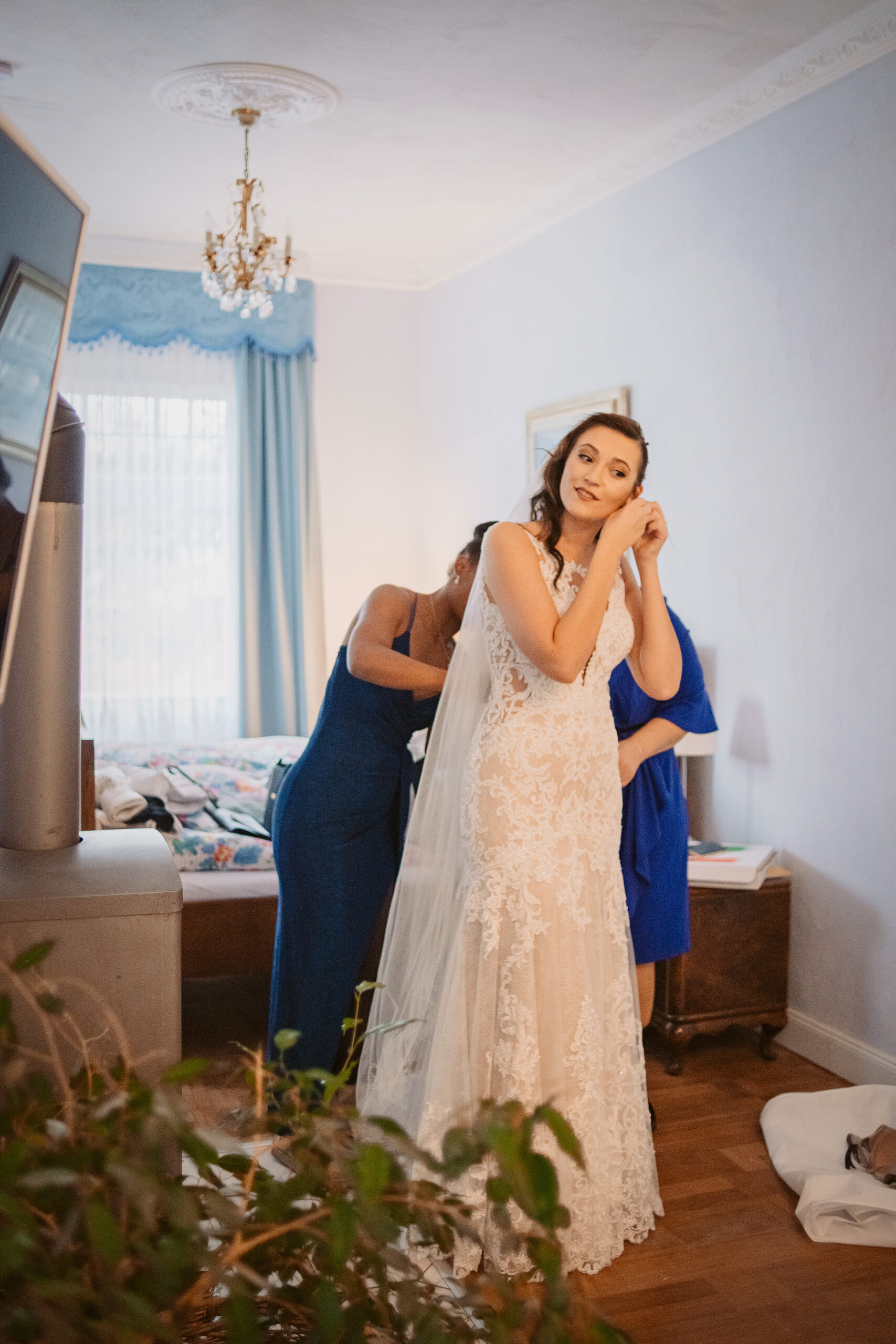 hochzeitsfotograf schloss gedern hochzeitsbilder brautstrauss emotionale hochzeitsfotografie hochzeitsfotos hessen frankfurt grebenhain winterhochzeit winterbraut styling trauung