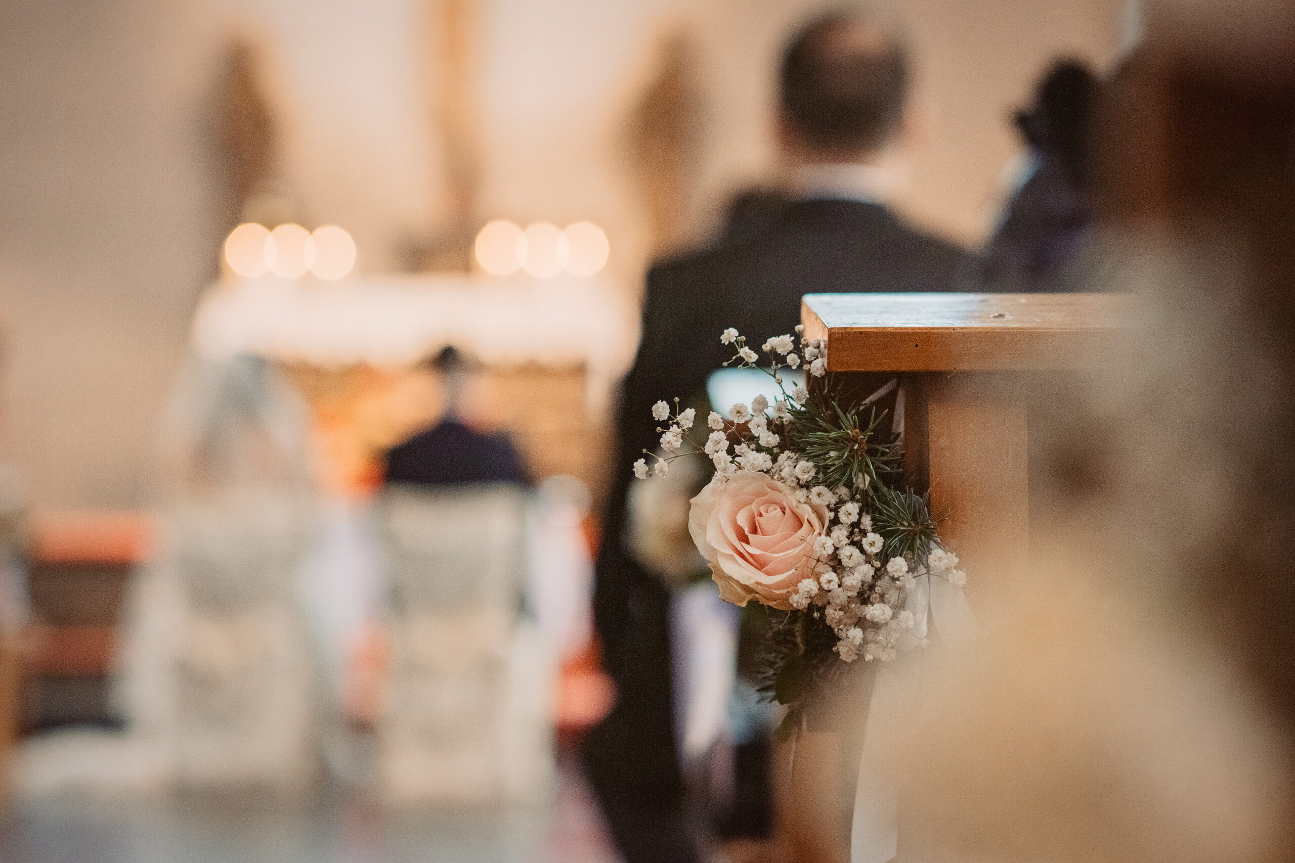 hochzeitsfotograf schloss gedern hochzeitsbilder brautstrauss emotionale hochzeitsfotografie hochzeitsfotos hessen frankfurt grebenhain winterhochzeit winterbraut styling trauung