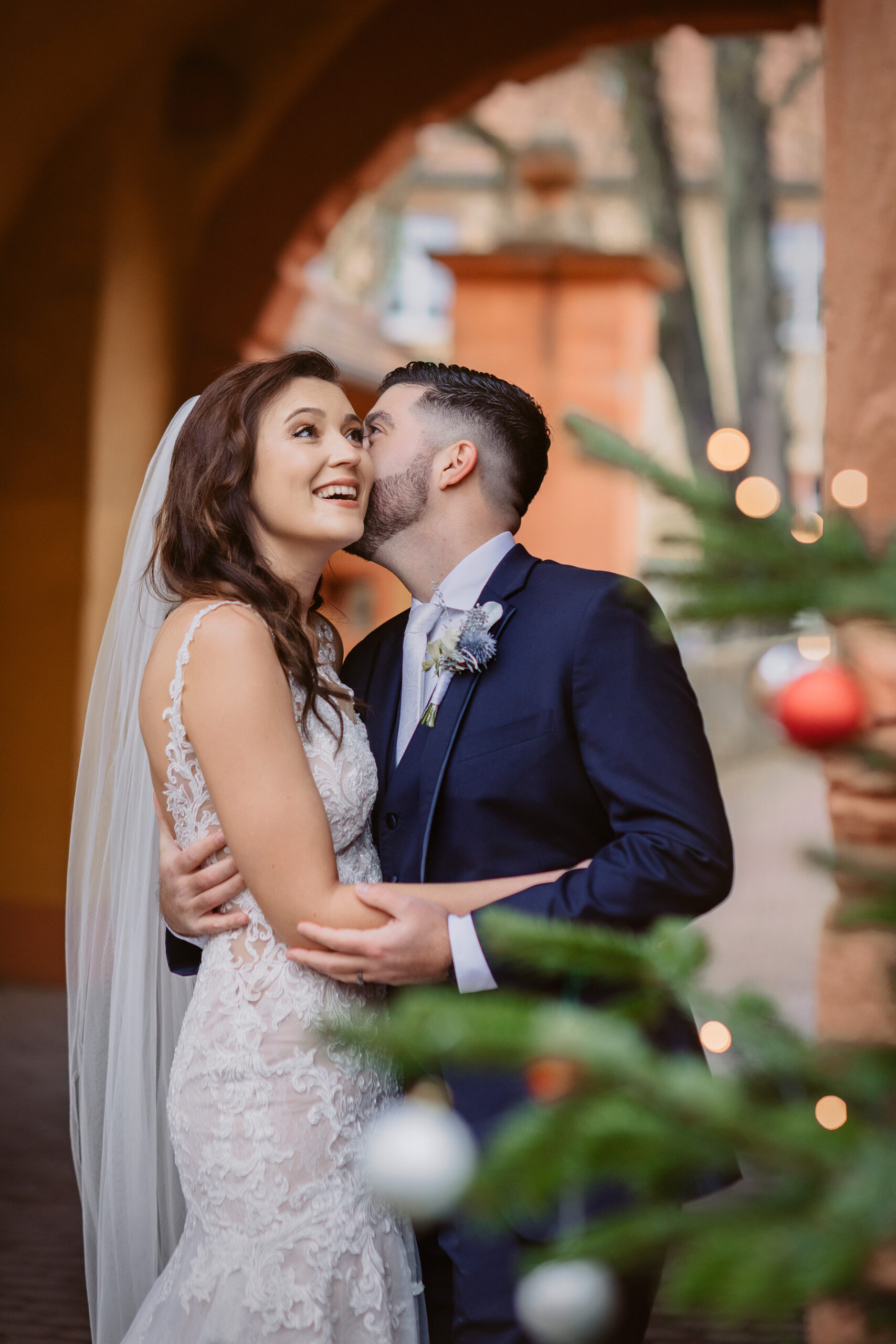 hochzeitsfotograf schloss gedern hochzeitsbilder brautstrauss emotionale hochzeitsfotografie hochzeitsfotos hessen frankfurt grebenhain winterhochzeit winterbraut styling trauung