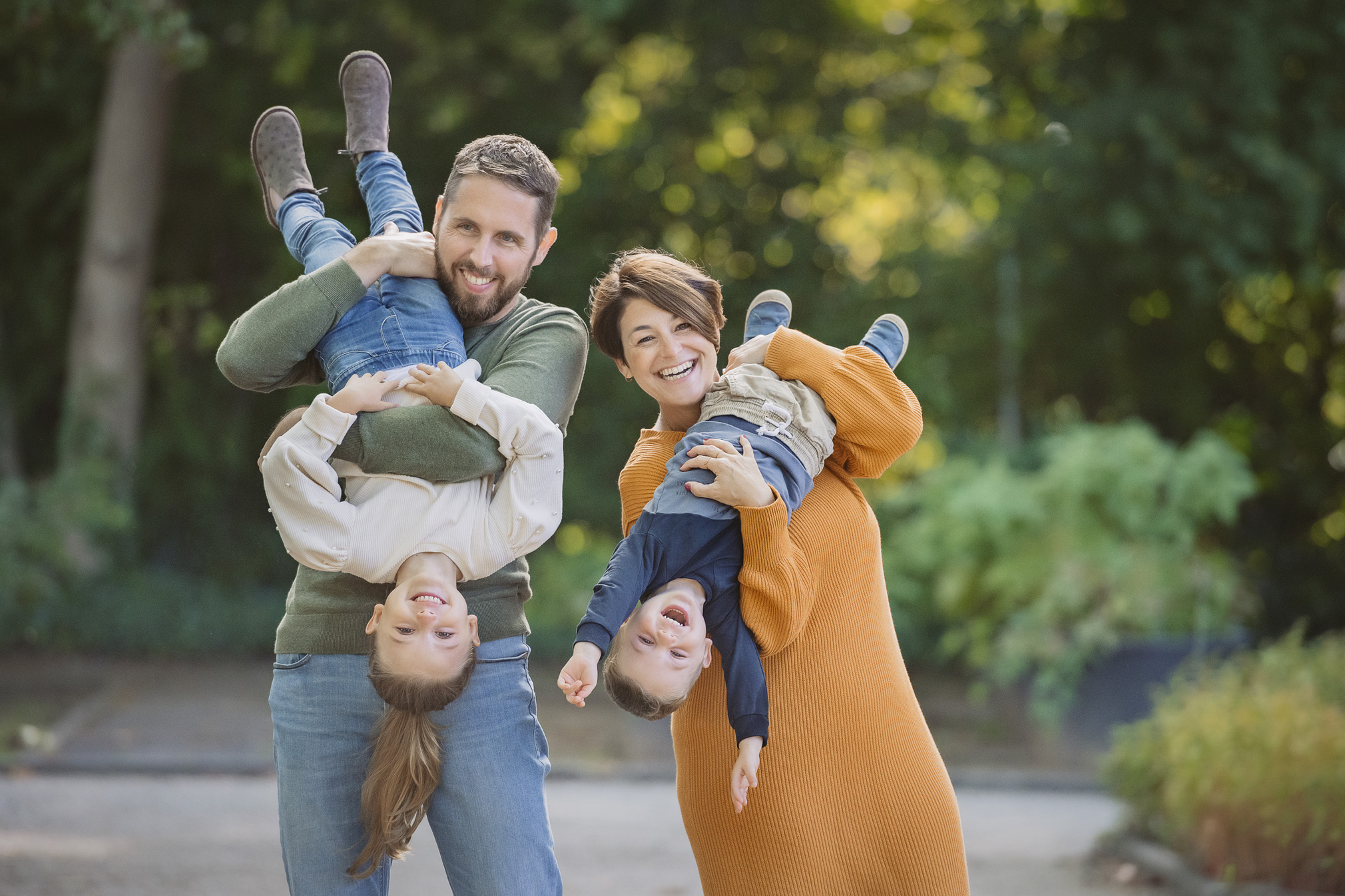 familienbilder im herbst frankfurt bad homburg hanau fotograf kinder lustig