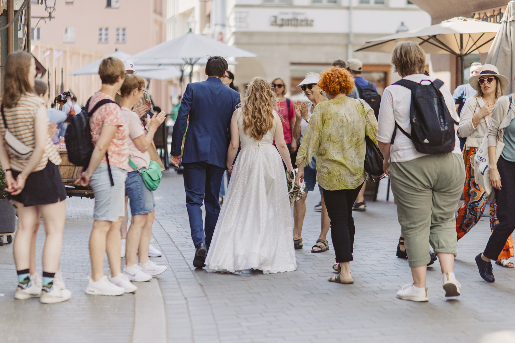 frankfurt brautpaar hessen freigut römer brautpaarbilder altstadt freie trauung main schiff knuddelstube hochzeitsdeko hochzeitsblumen