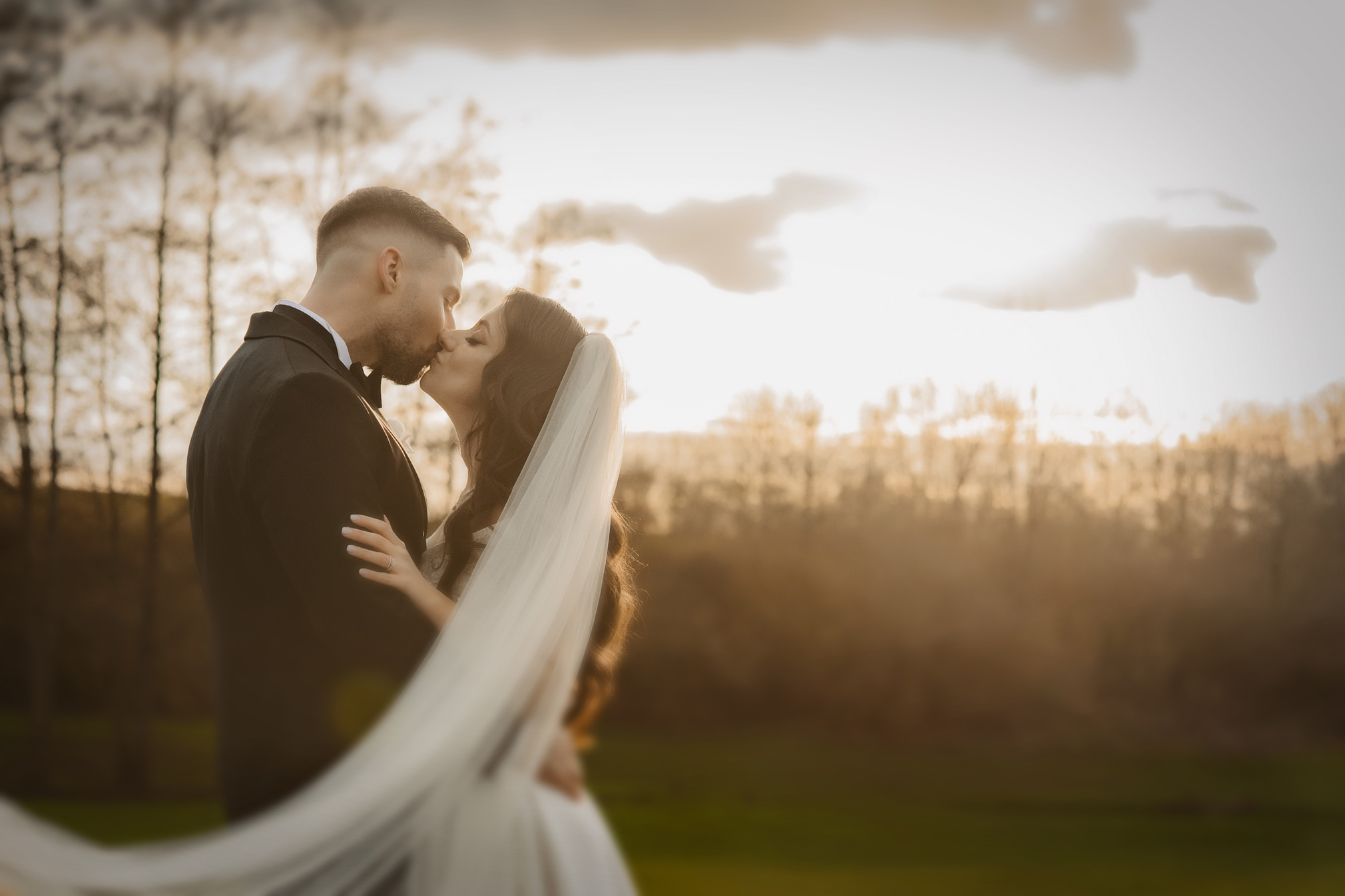 hochzeit gut hühnnerhof gründau heiraten freie trauung standesamt hofgewölbe brautpaar mit hund hessen hochzeitsfotografin ranstadt