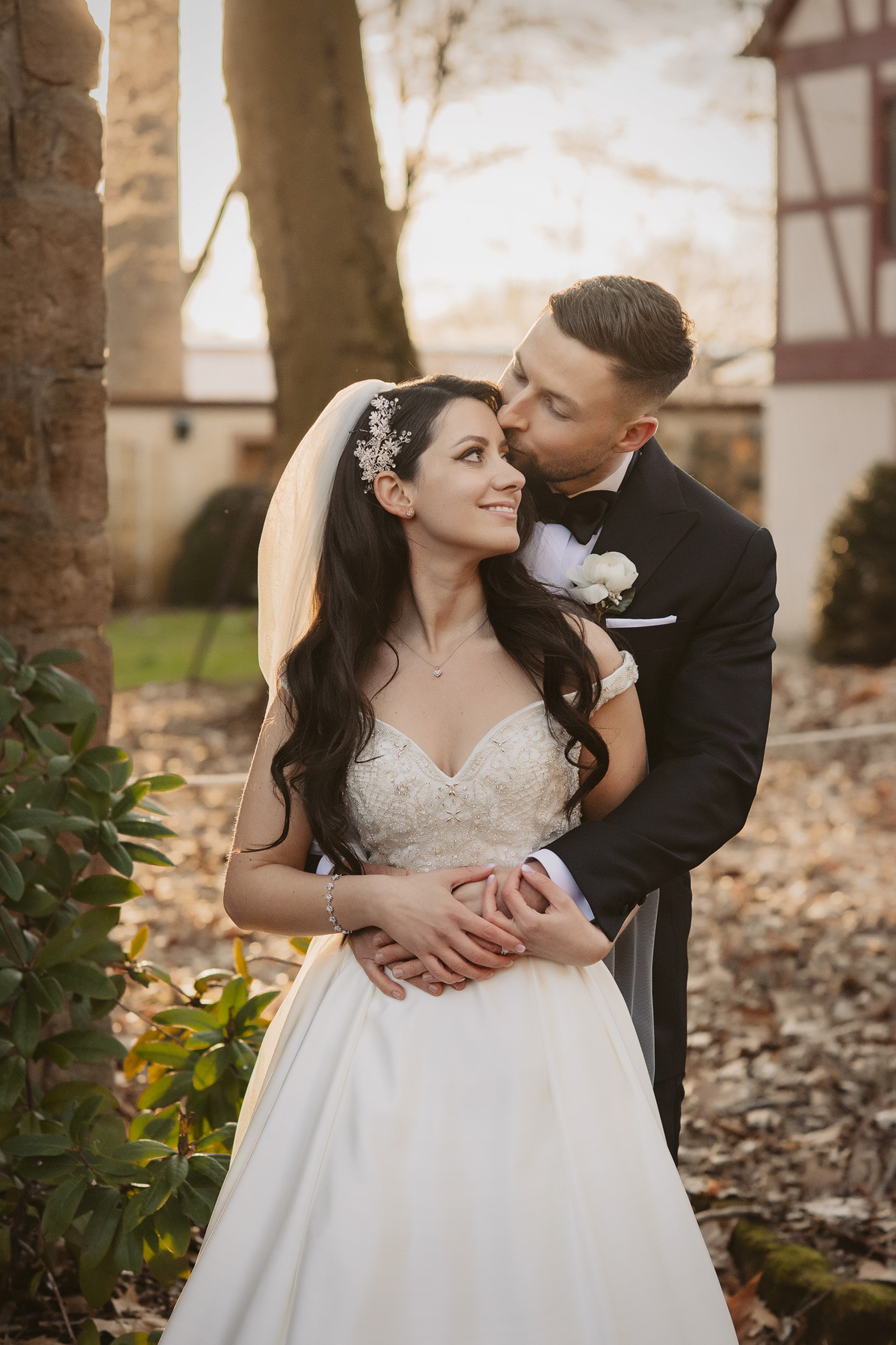 hochzeit gut hühnnerhof gründau heiraten freie trauung standesamt hofgewölbe brautpaar mit hund hessen hochzeitsfotografin ranstadt