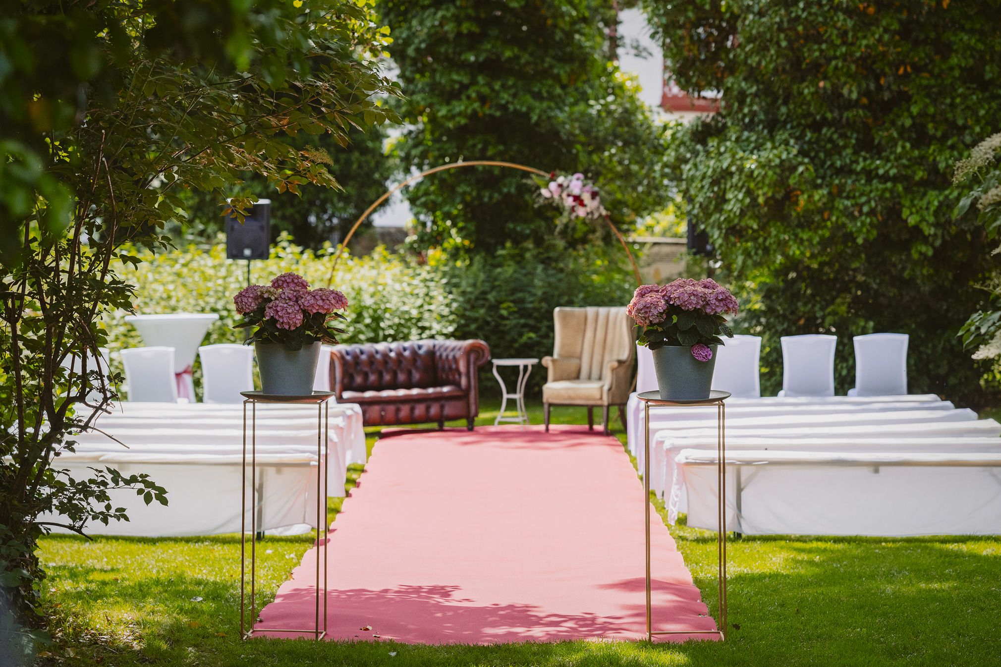 Hochzeit frankfurt fotografin ranstadt wetterau heiraten in hessen brautpaar brautstrauss hochzeitsdeko freie trauung standesamt Hochzeitslocation Schloss romrod trauredner thomas Hoffmann