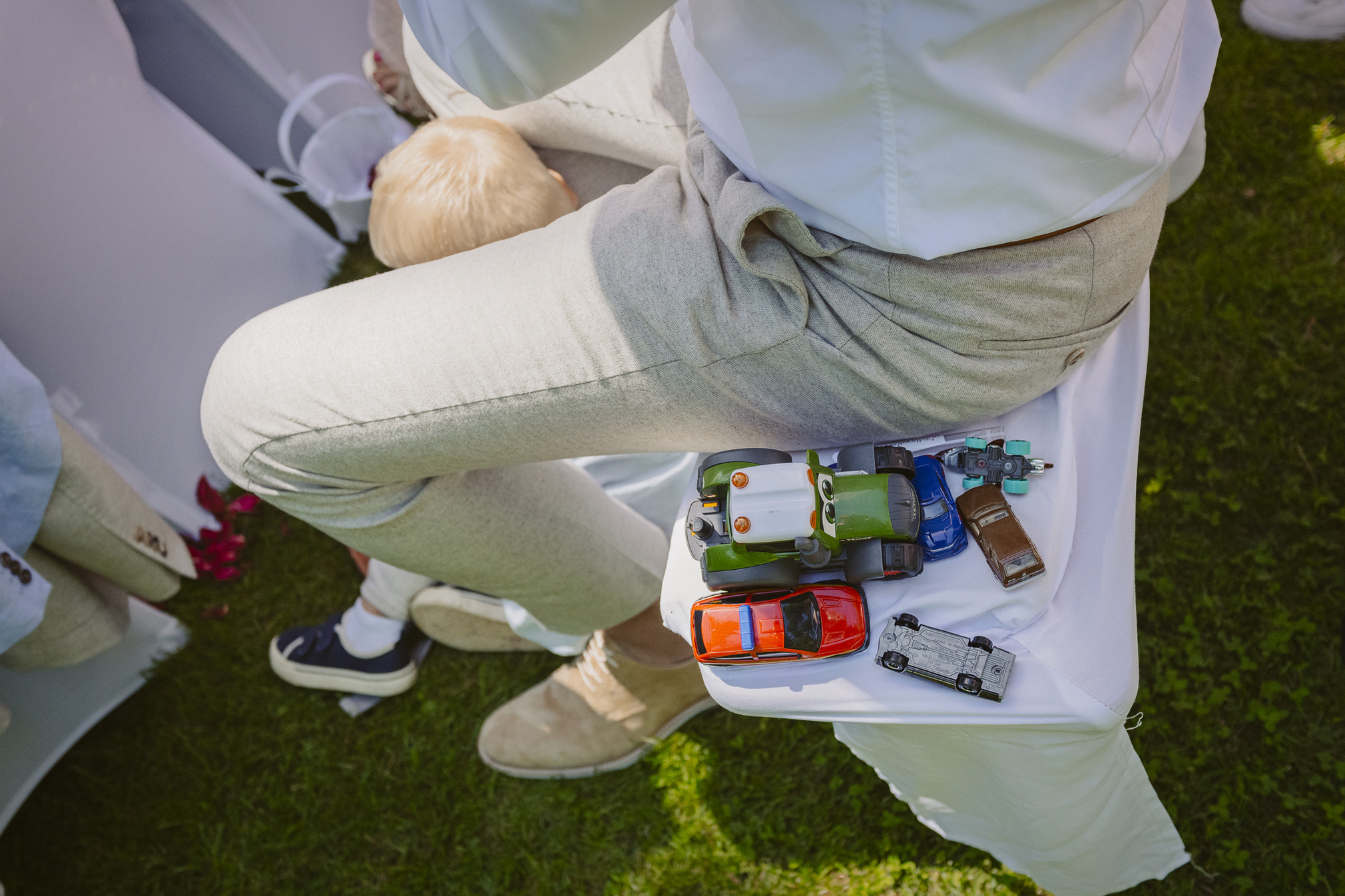 Hochzeit frankfurt fotografin ranstadt wetterau heiraten in hessen brautpaar brautstrauss hochzeitsdeko freie trauung standesamt Hochzeitslocation Schloss romrod trauredner thomas Hoffmann