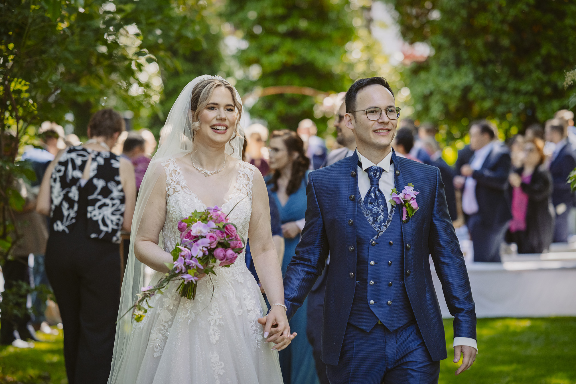 Hochzeit frankfurt fotografin ranstadt wetterau heiraten in hessen brautpaar brautstrauss hochzeitsdeko freie trauung standesamt Hochzeitslocation Schloss romrod trauredner thomas Hoffmann