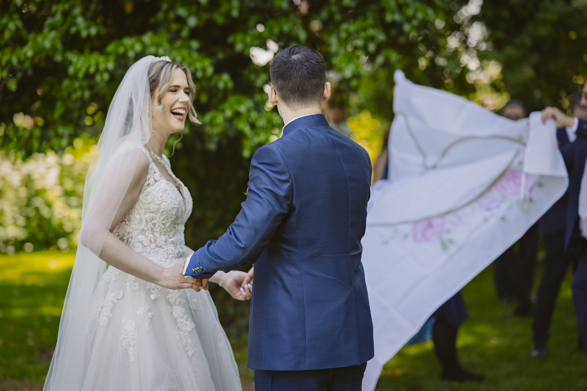 hochzeitsspiel herz ausschneiden Hochzeit frankfurt fotografin ranstadt wetterau heiraten in hessen brautpaar brautstrauss hochzeitsdeko freie trauung standesamt Hochzeitslocation Schloss romrod trauredner thomas Hoffmann