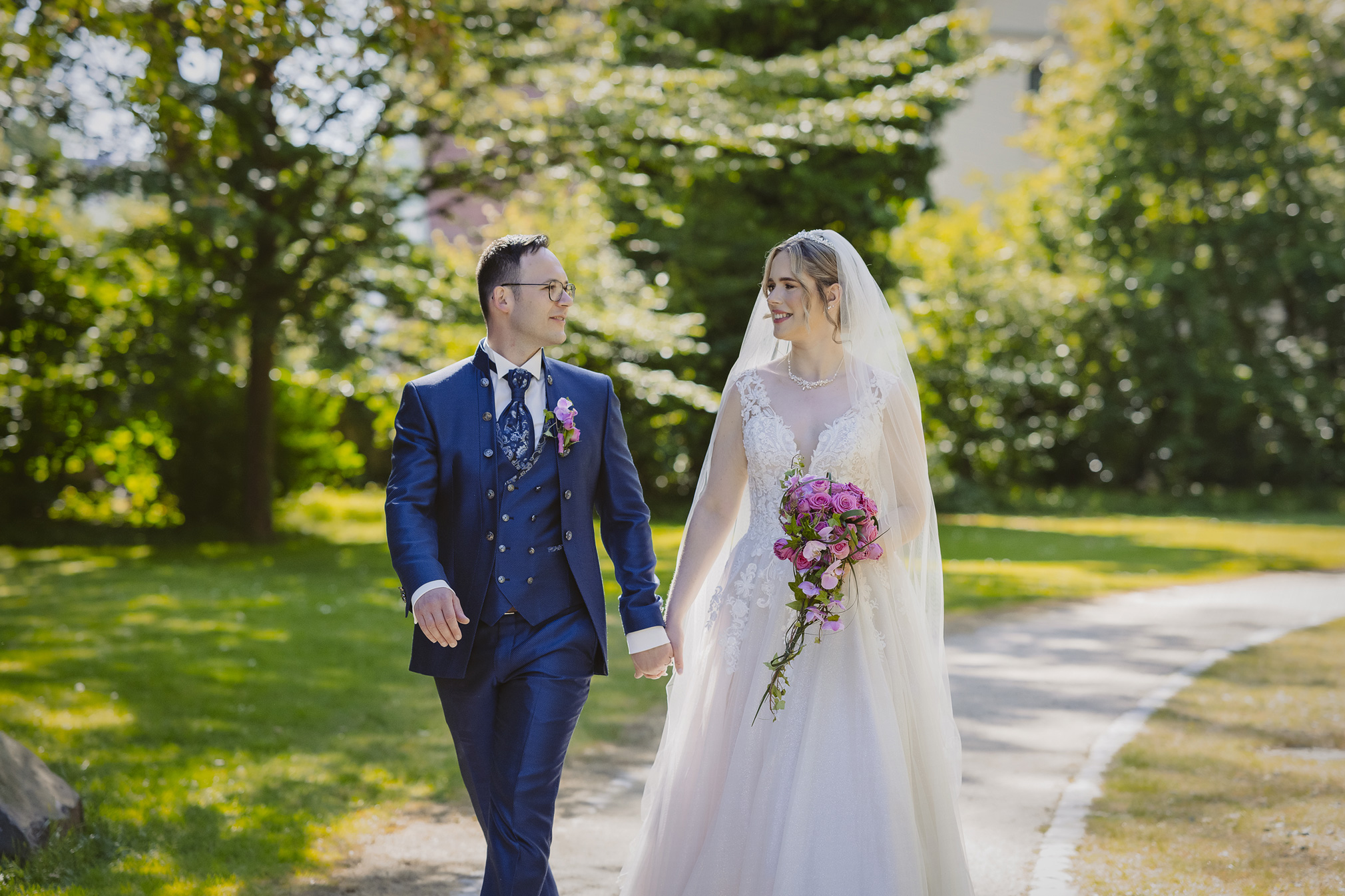 Hochzeit frankfurt fotografin ranstadt wetterau heiraten in hessen brautpaar brautstrauss hochzeitsdeko freie trauung standesamt Hochzeitslocation Schloss romrod trauredner thomas Hoffmann