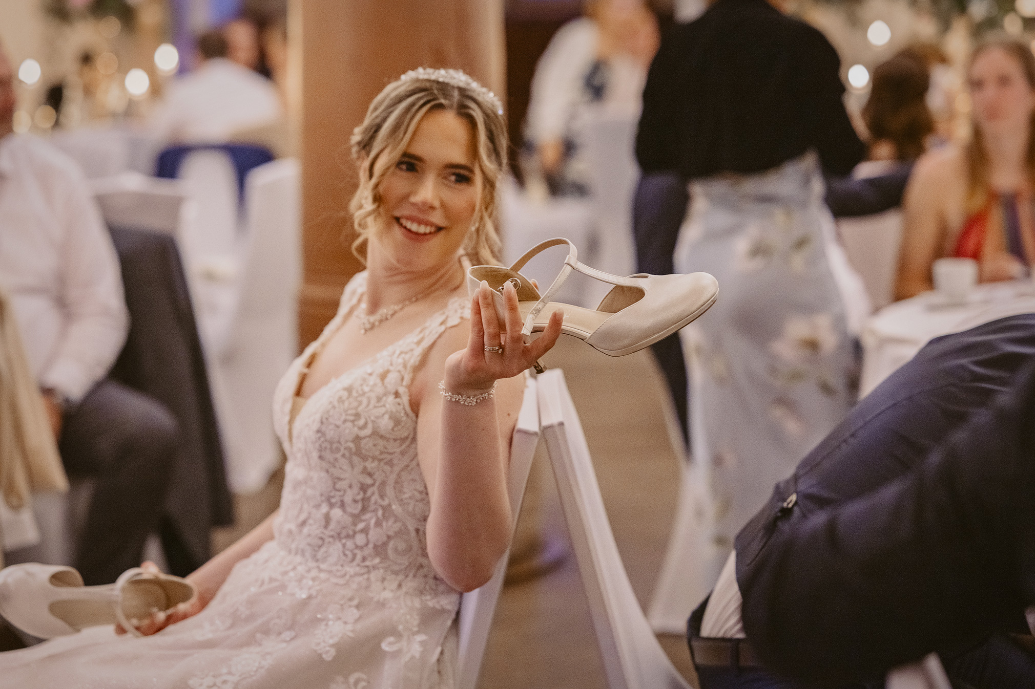 hochzeitsspiel brautschuh Hochzeit frankfurt fotografin ranstadt wetterau heiraten in hessen brautpaar brautstrauss hochzeitsdeko freie trauung standesamt Hochzeitslocation Schloss romrod trauredner thomas Hoffmann