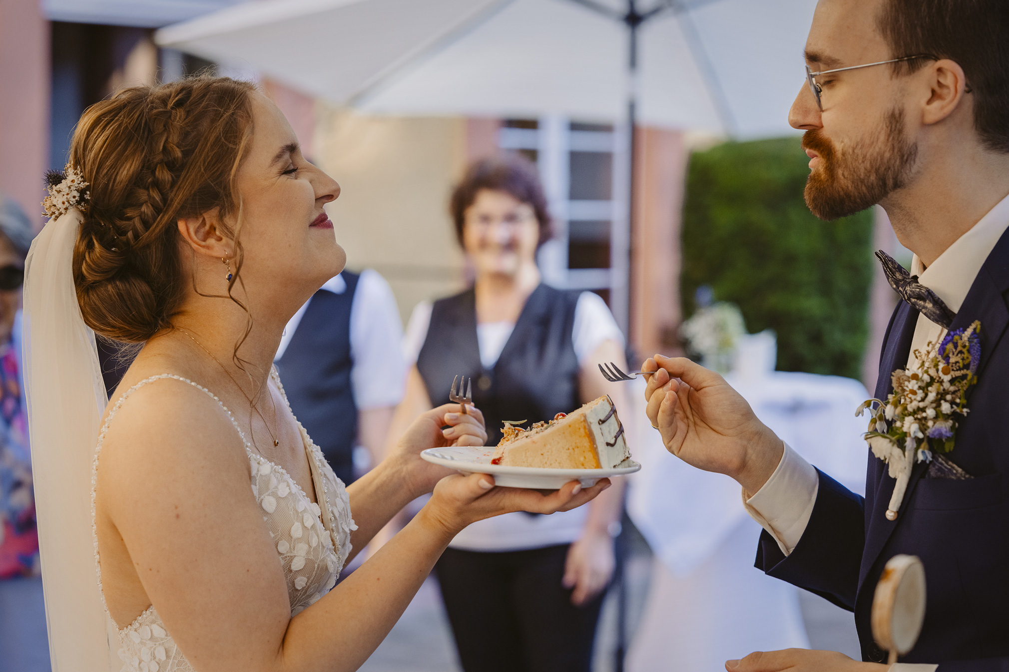 hochzeitstorte essen Hochzeitslocation schloss schlosshotel gedern Hochzeit frankfurt fotografin ranstadt wetterau heiraten in hessen brautpaar brautstrauss hochzeitsdeko freie trauung standesamt kirche 