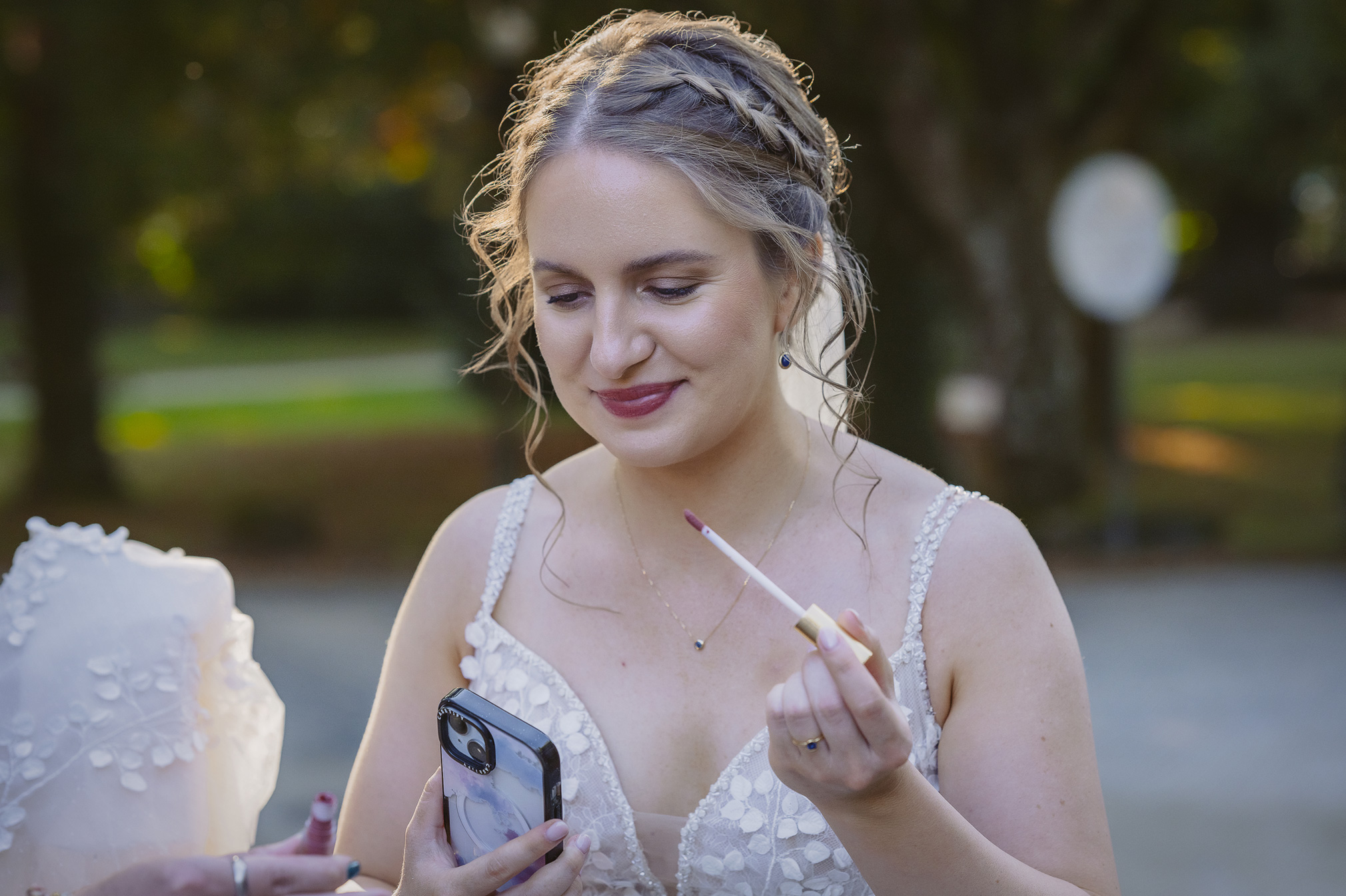 braut schminken make up auffrischen lipgloss Hochzeitslocation schloss schlosshotel gedern Hochzeit frankfurt fotografin ranstadt wetterau heiraten in hessen brautpaar brautstrauss hochzeitsdeko freie trauung standesamt kirche 