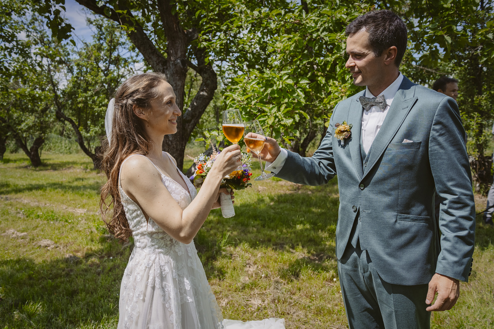 Hochzeit frankfurt fotografin ranstadt wetterau heiraten in hessen brautpaar brautstrauss hochzeitsdeko freie trauung standesamt obsthof am steinberg obsthof schneider frankfurt nieder erlenbach hochzeitslocation 