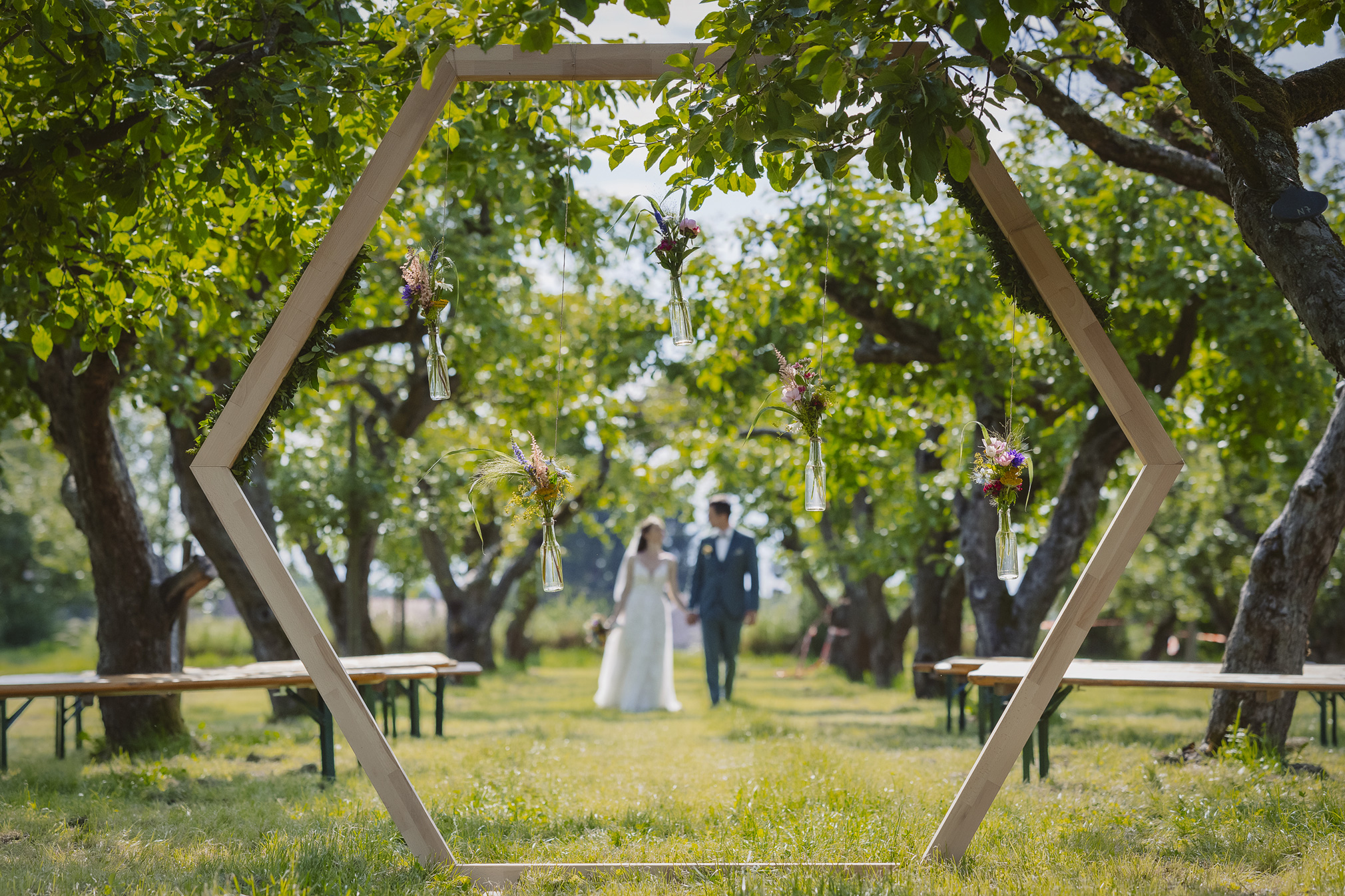 Hochzeit frankfurt fotografin ranstadt wetterau heiraten in hessen brautpaar brautstrauss hochzeitsdeko freie trauung standesamt obsthof am steinberg obsthof schneider frankfurt nieder erlenbach hochzeitslocation 