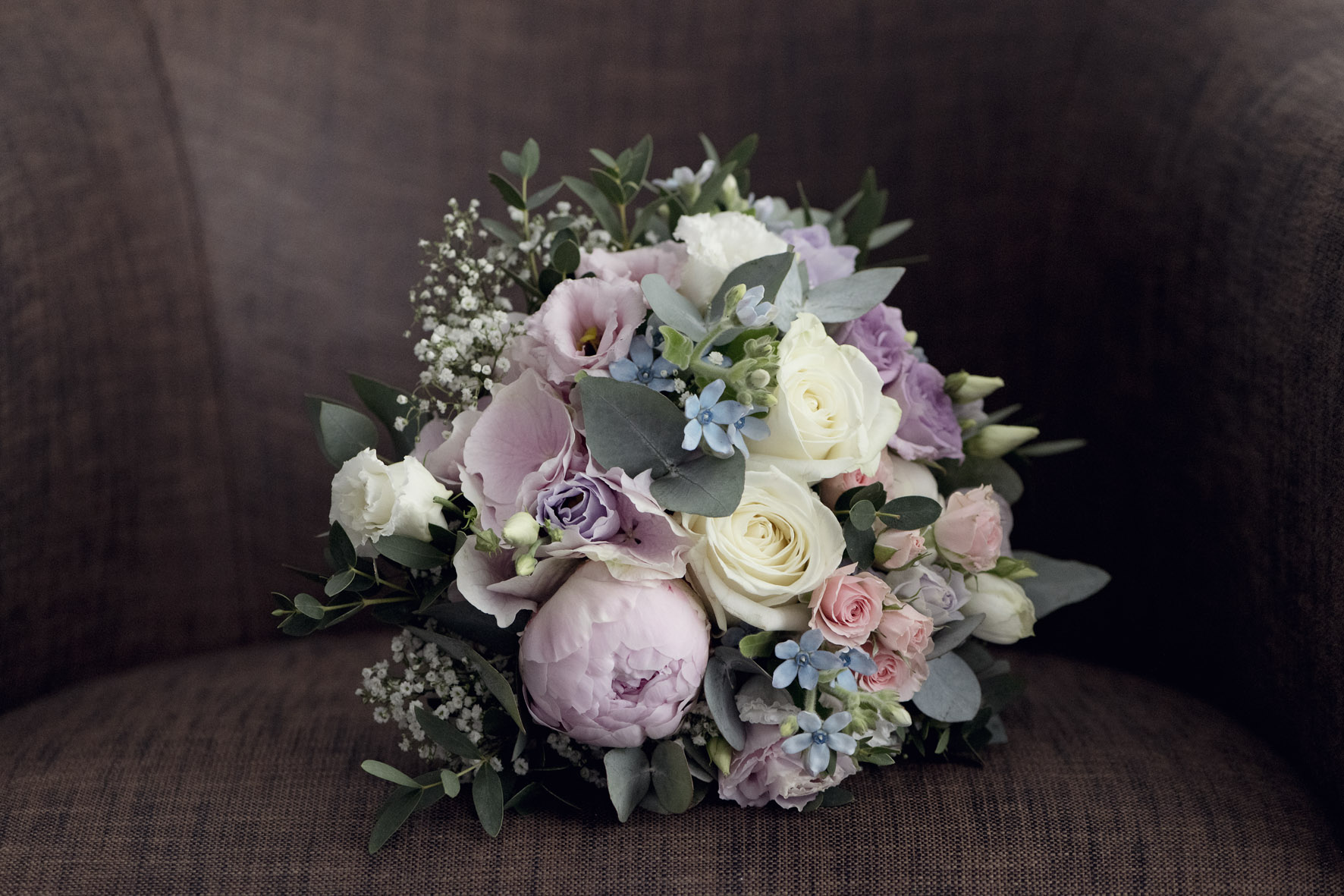 heiraten antrag verlobung hessen frankfurt hanau bad vilbel blumen floristik brautstrauss hochzeitslocation gründau kulturscheune himbach maison la vette ortenberg wetterau hochzeitsfotograf 