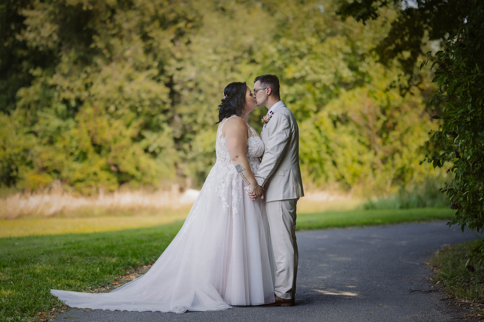 hochzeit heiraten hessen frankfurt hochzeitslocation weingut weidenmühle flörsheim freie trauung brautpaarbilder erster blick first look hochzeitsfotografin wetterau ranstadt florstadt altenstadt
