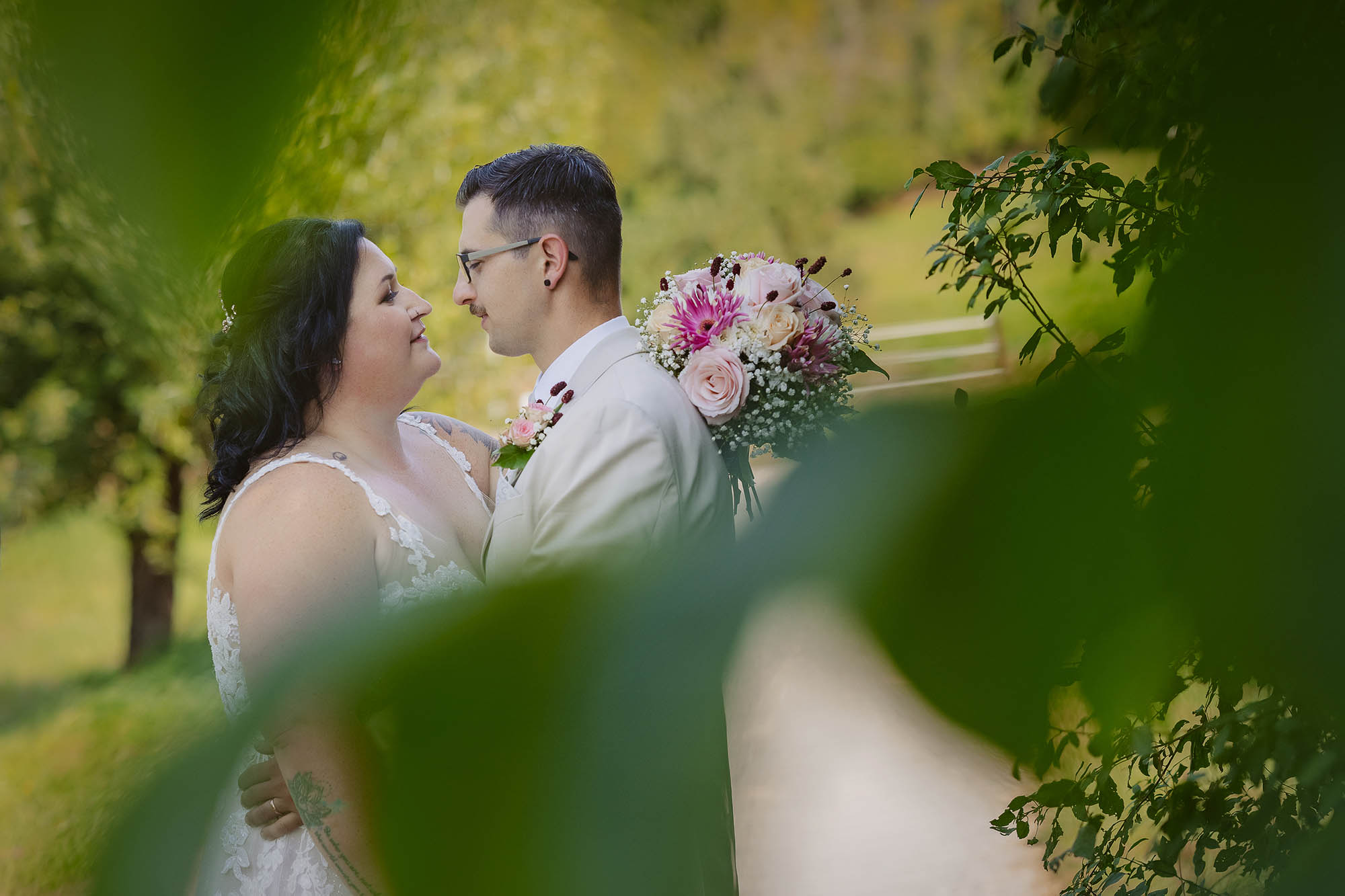 hochzeit heiraten hessen frankfurt hochzeitslocation weingut weidenmühle flörsheim freie trauung brautpaarbilder erster blick first look hochzeitsfotografin wetterau ranstadt florstadt altenstadt