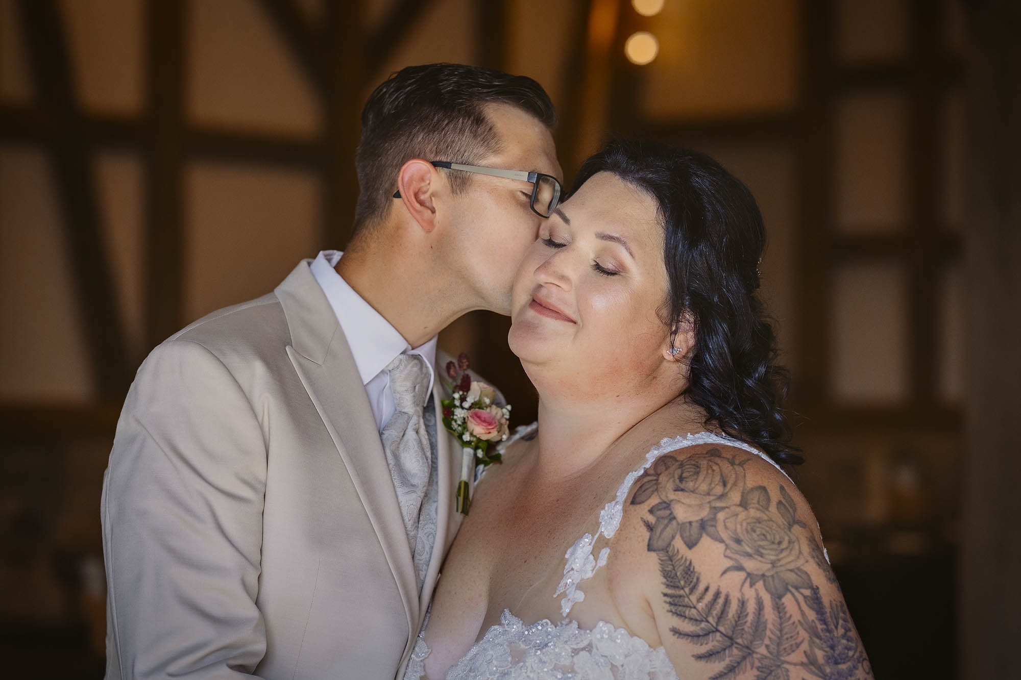 hochzeit heiraten hessen frankfurt hochzeitslocation weingut weidenmühle flörsheim freie trauung brautpaarbilder erster blick first look hochzeitsfotografin wetterau ranstadt florstadt altenstadt