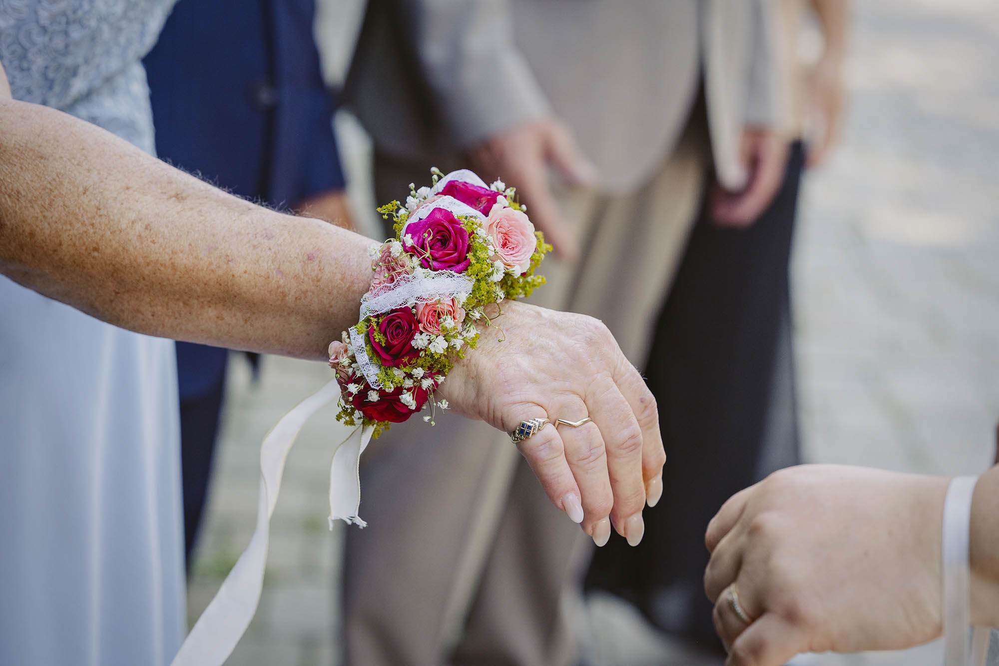 hochzeit heiraten hessen frankfurt hochzeitslocation weingut weidenmühle flörsheim freie trauung brautpaarbilder erster blick first look hochzeitsfotografin wetterau ranstadt florstadt altenstadt