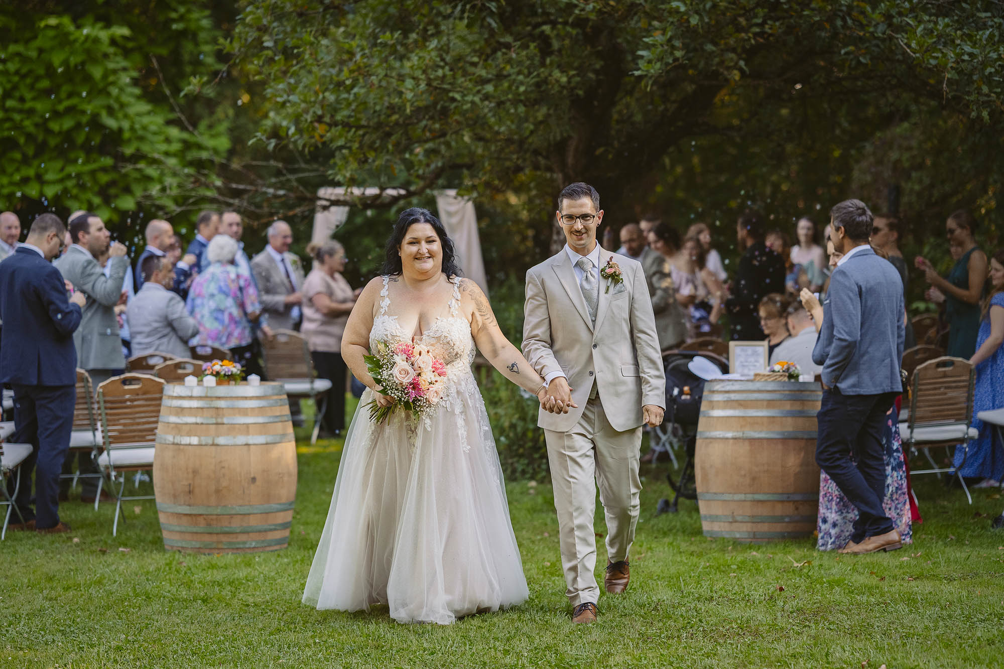 hochzeit heiraten hessen frankfurt hochzeitslocation weingut weidenmühle flörsheim freie trauung brautpaarbilder erster blick first look hochzeitsfotografin wetterau ranstadt florstadt altenstadt